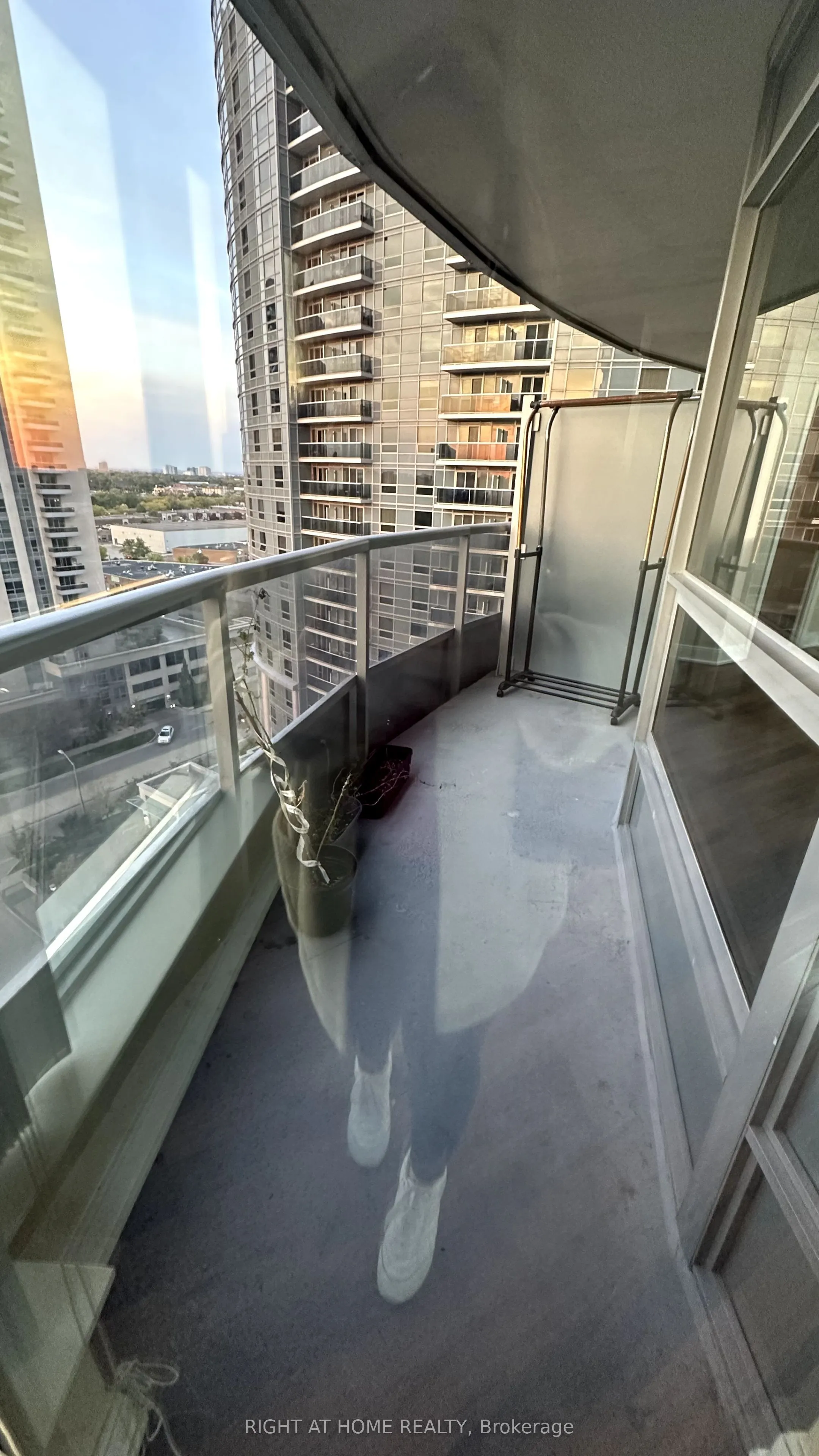 125 Village Green Square, #1309