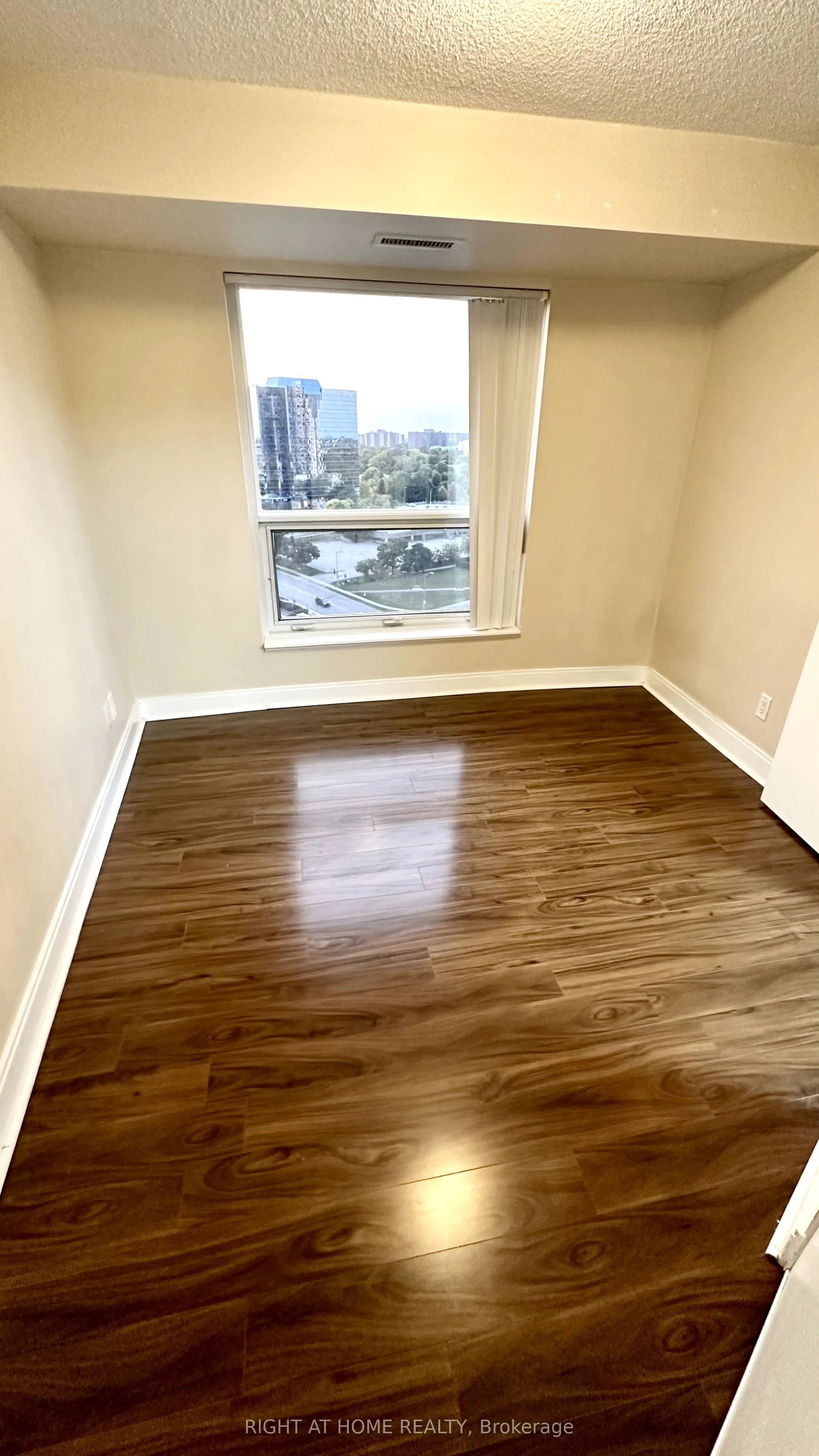 125 Village Green Square, #1309