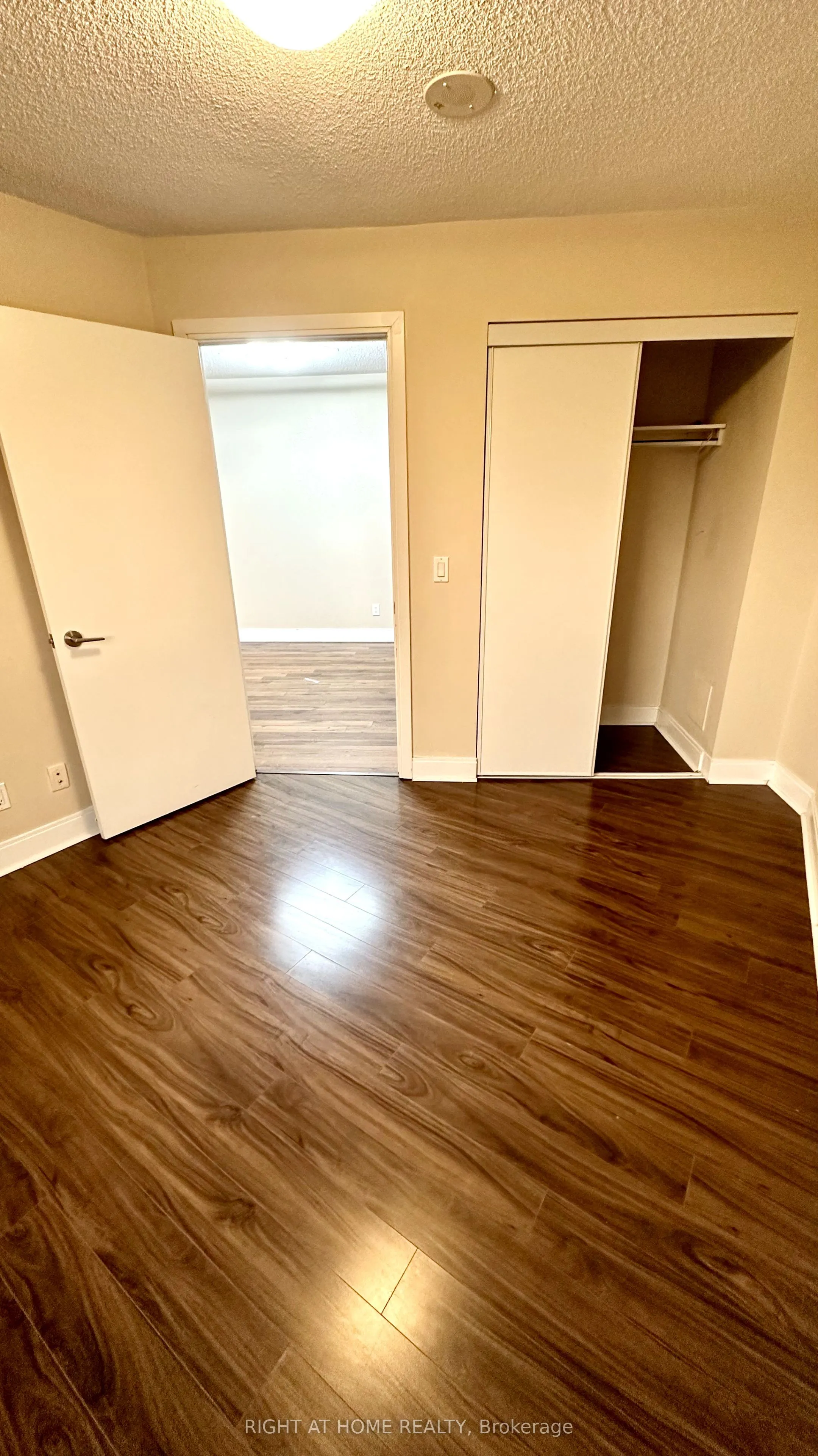 125 Village Green Square, #1309