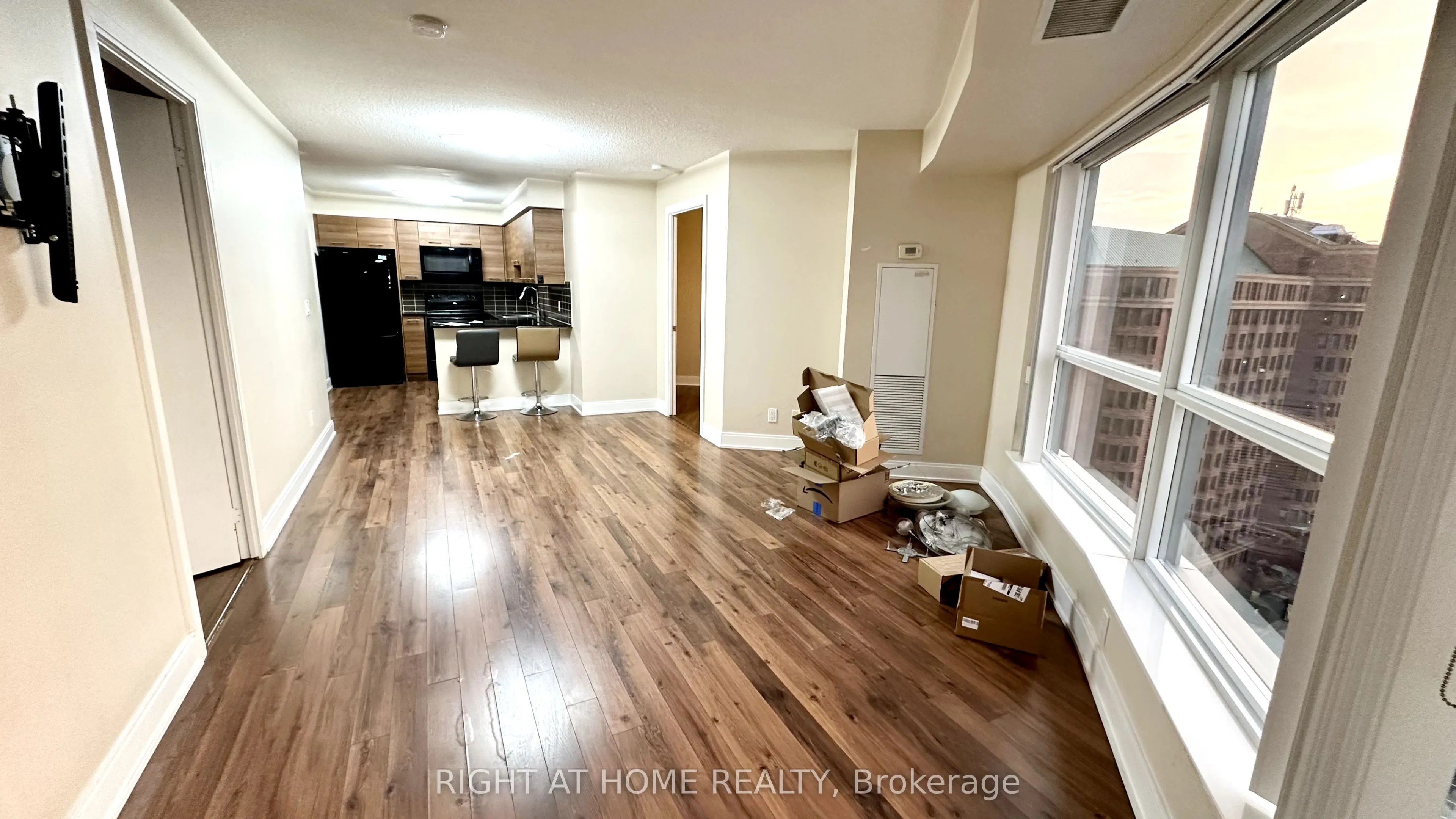 125 Village Green Square, #1309
