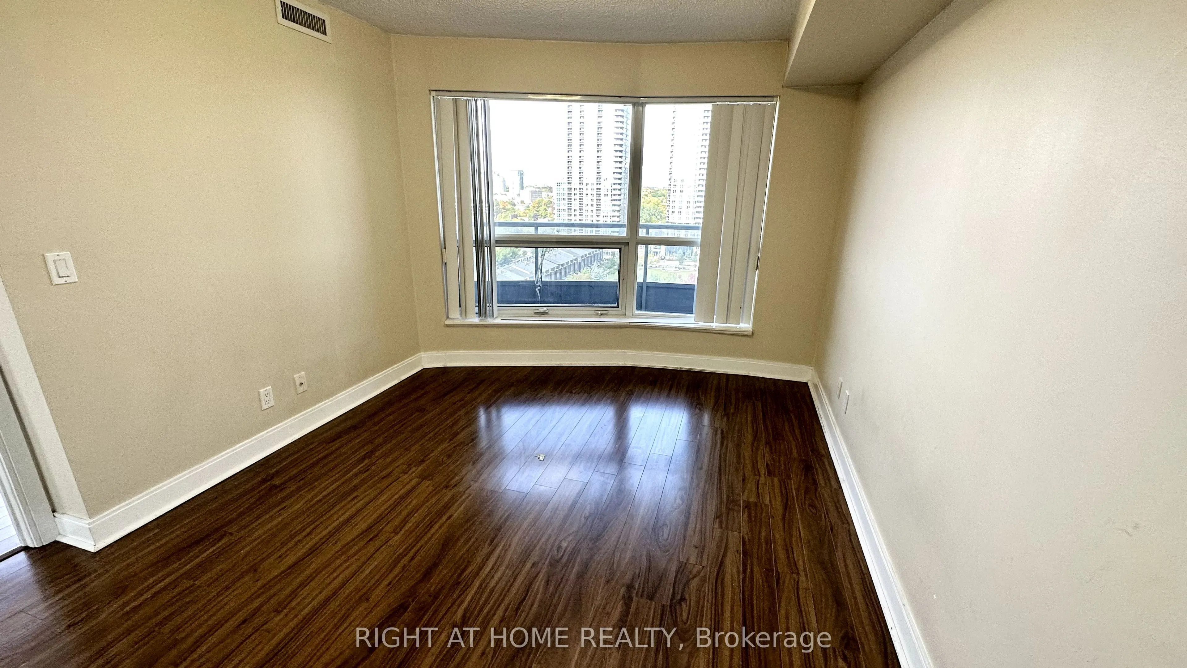 125 Village Green Square, #1309