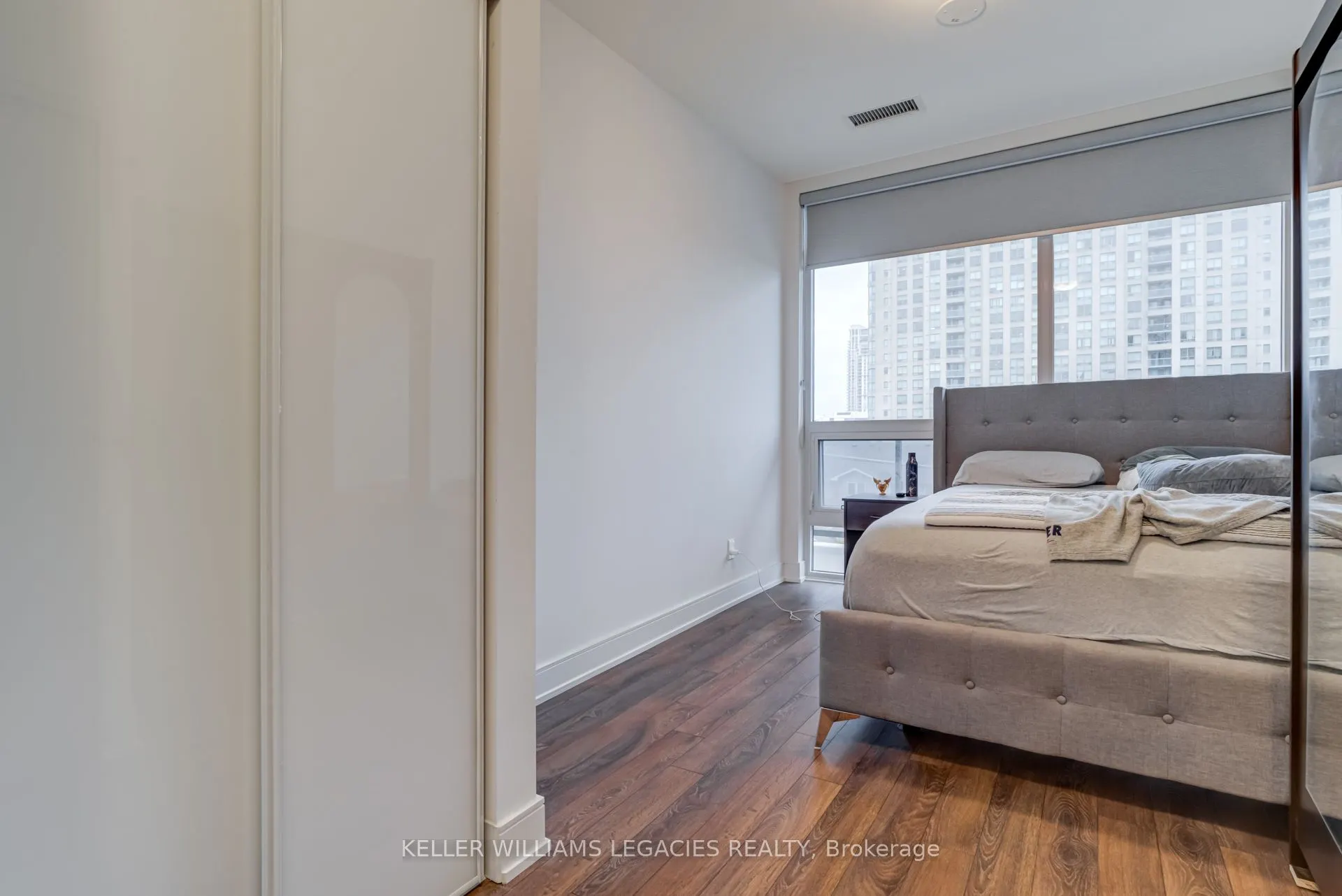 1350 Ellesmere Road, #706