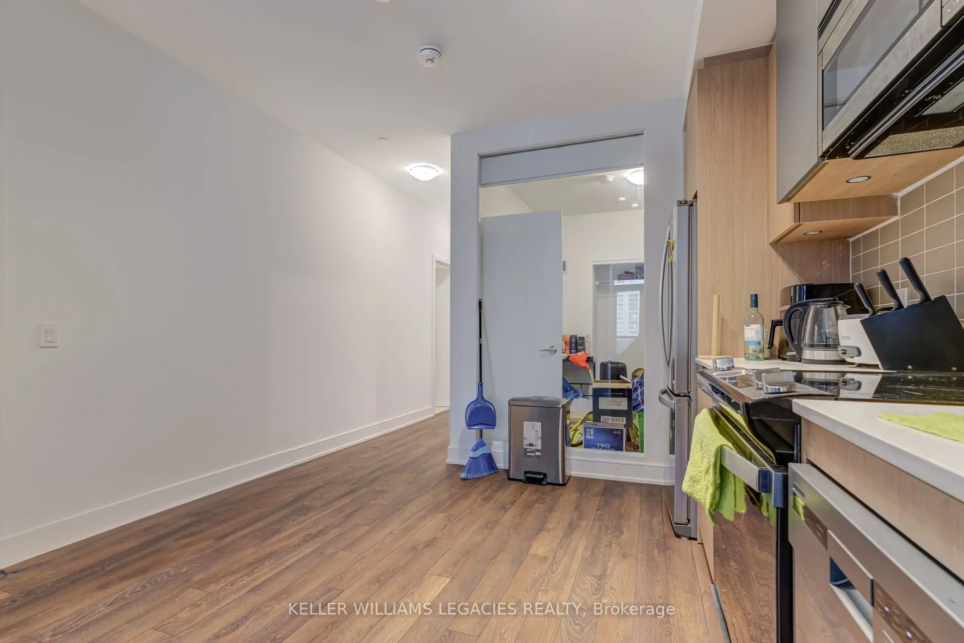 1350 Ellesmere Road, #706