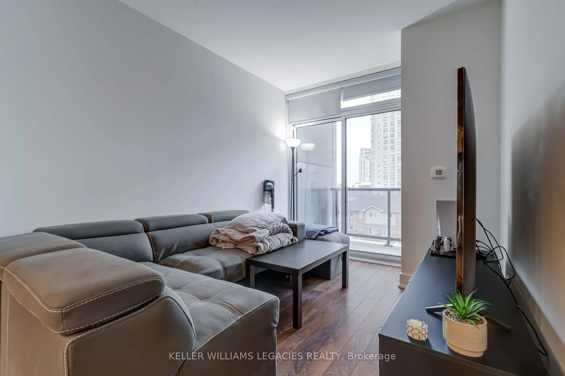 1350 Ellesmere Road, #706
