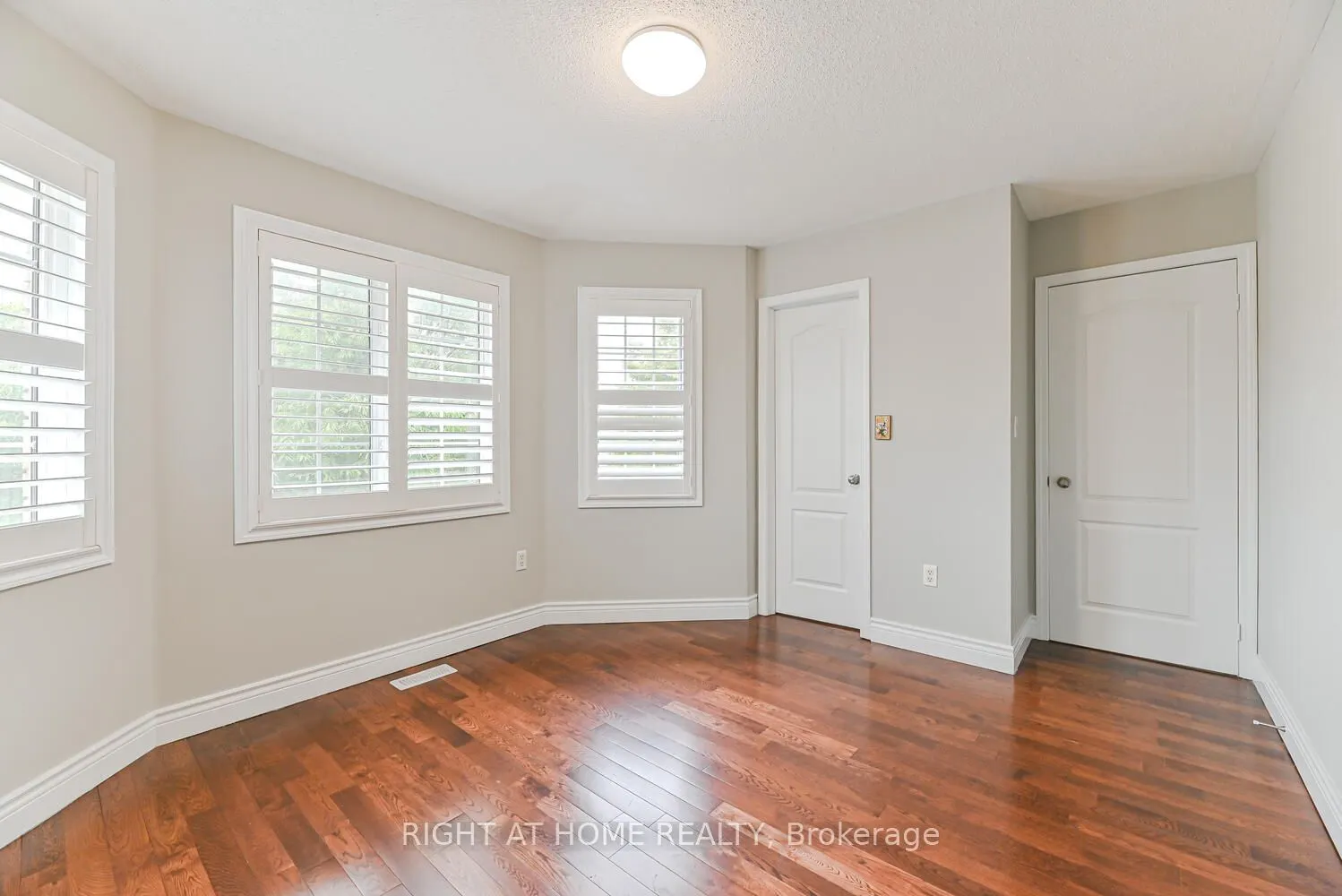 21 Hoptree Avenue