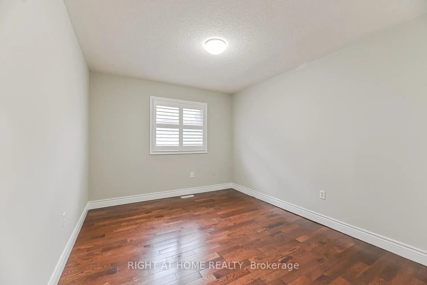 21 Hoptree Avenue