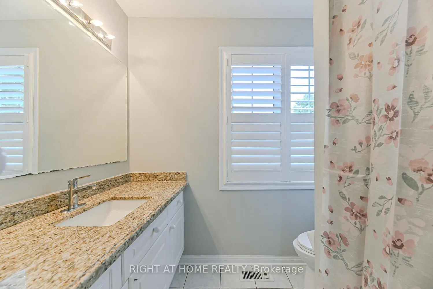 21 Hoptree Avenue
