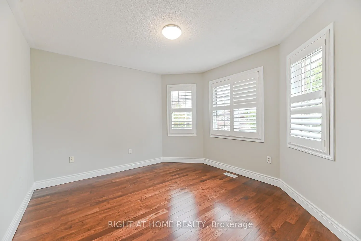 21 Hoptree Avenue