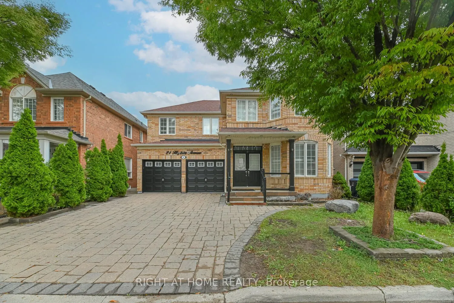 21 Hoptree Avenue