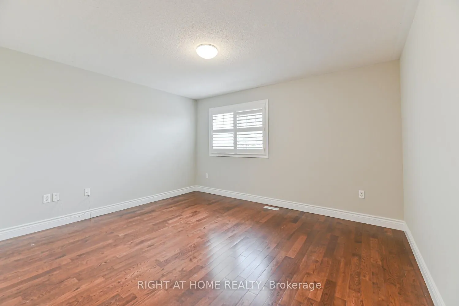 21 Hoptree Avenue