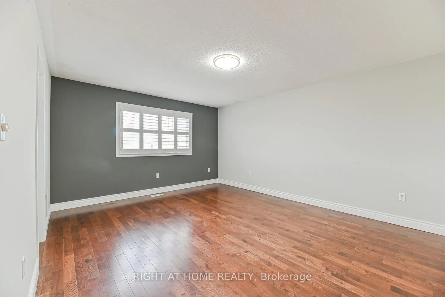 21 Hoptree Avenue