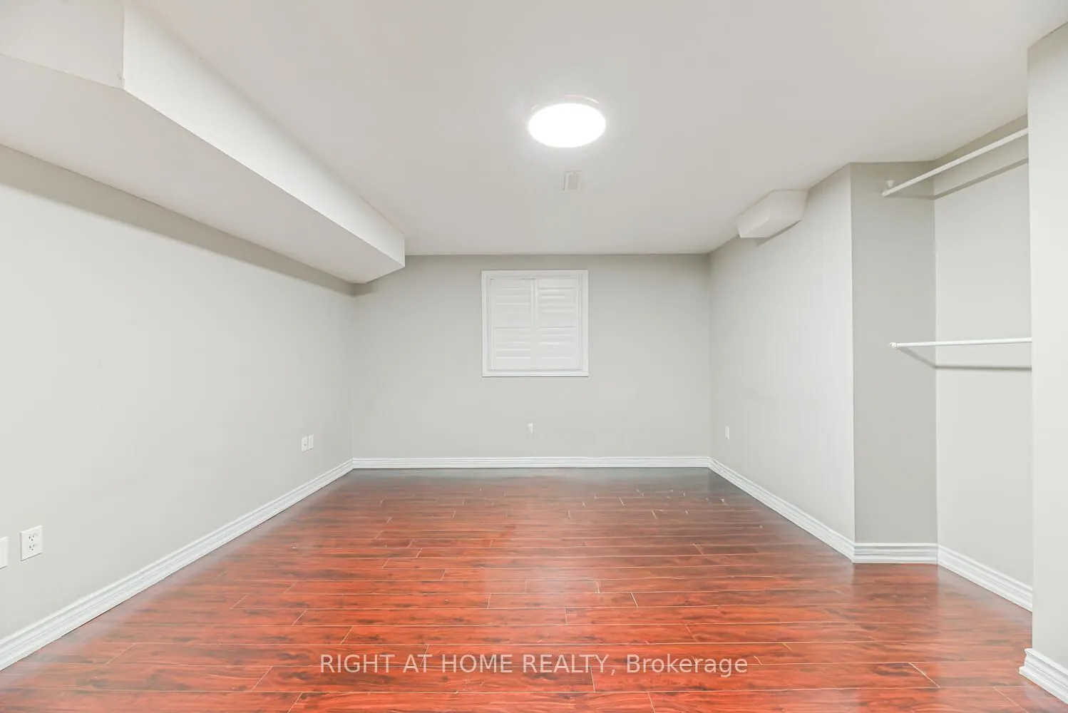 21 Hoptree Avenue