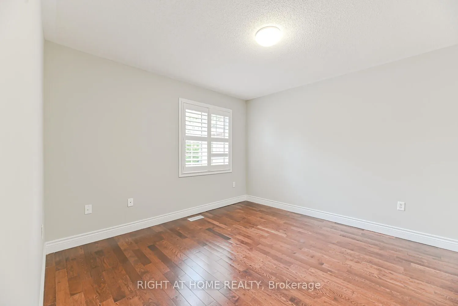 21 Hoptree Avenue