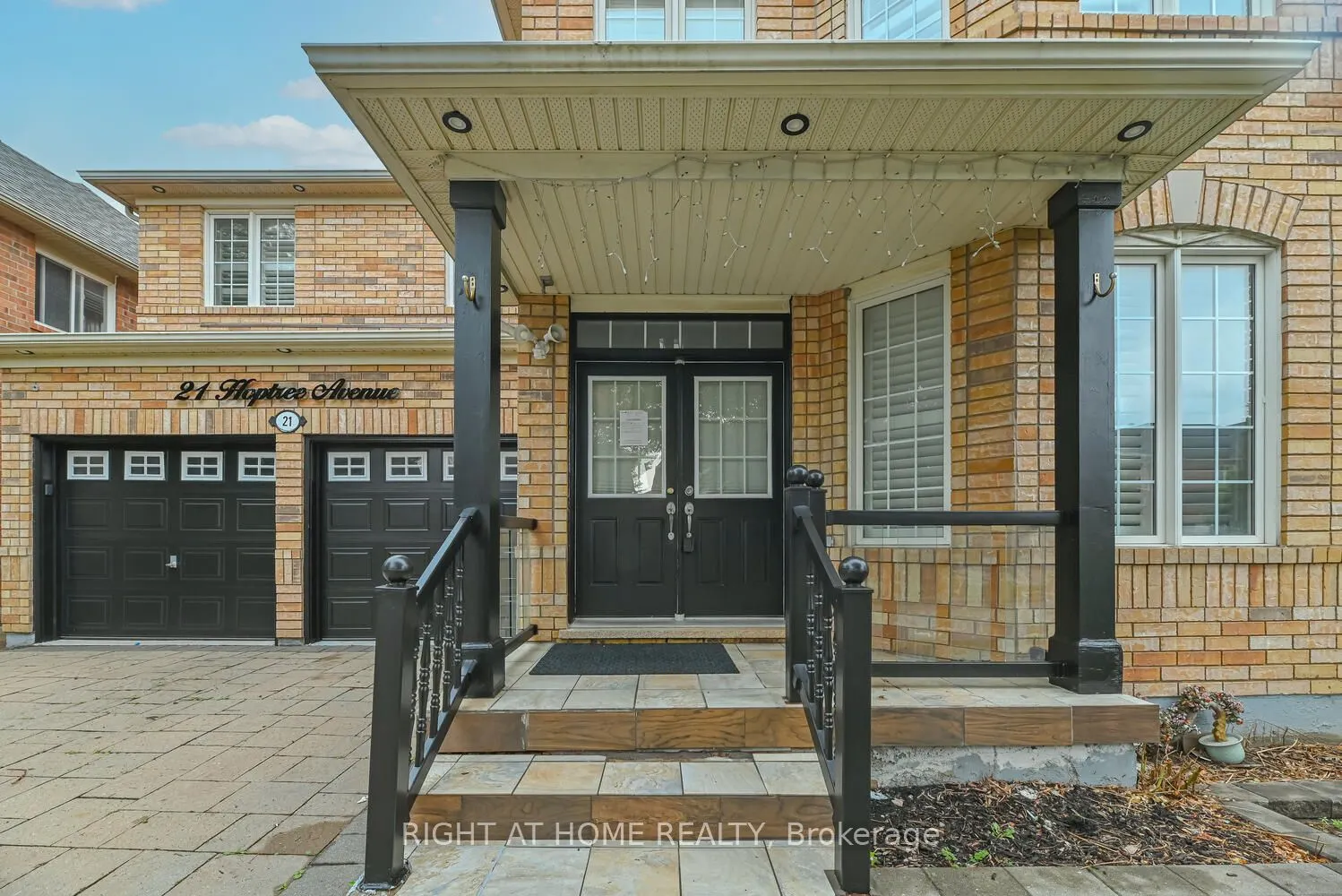 21 Hoptree Avenue