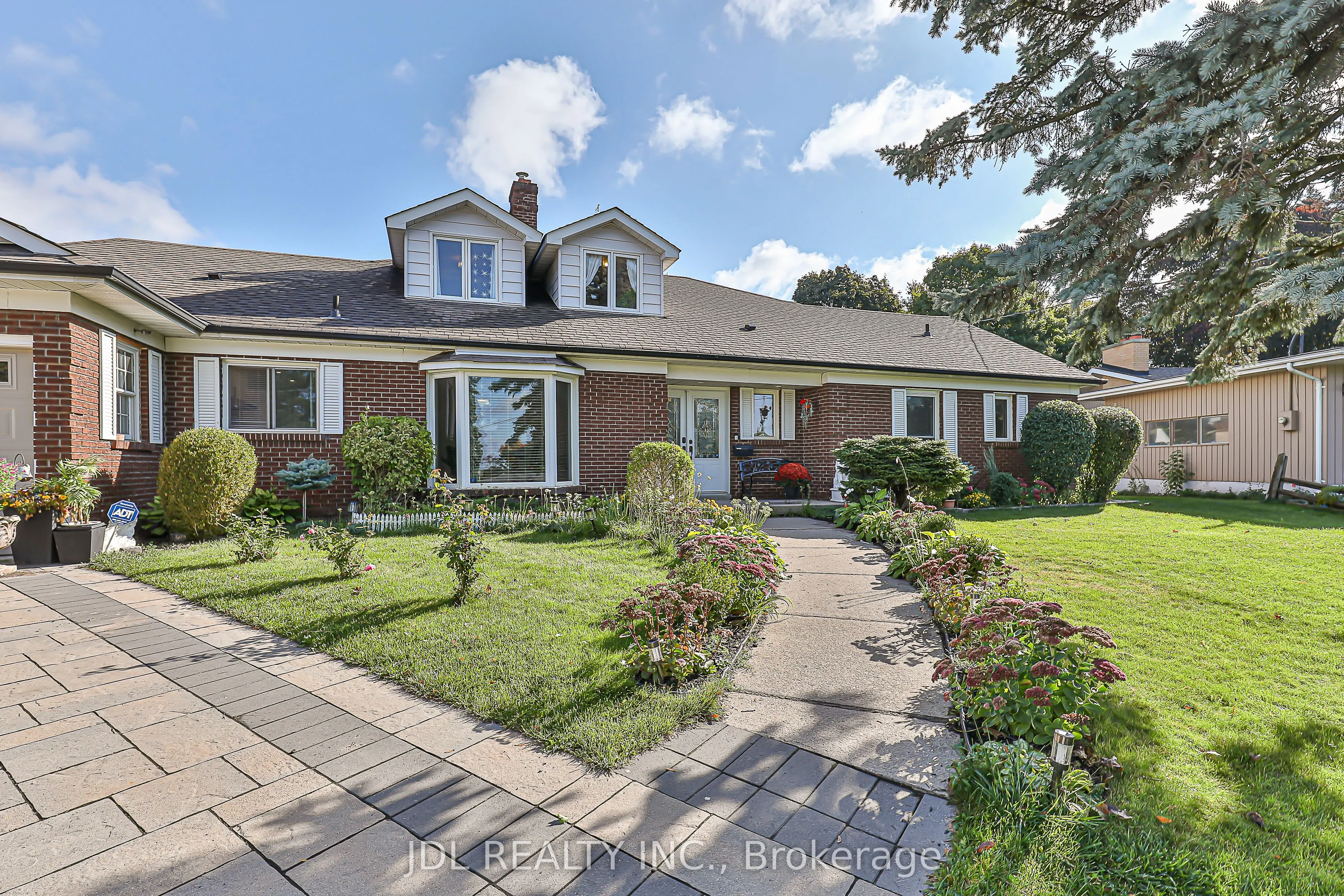 65 Grandview Street N