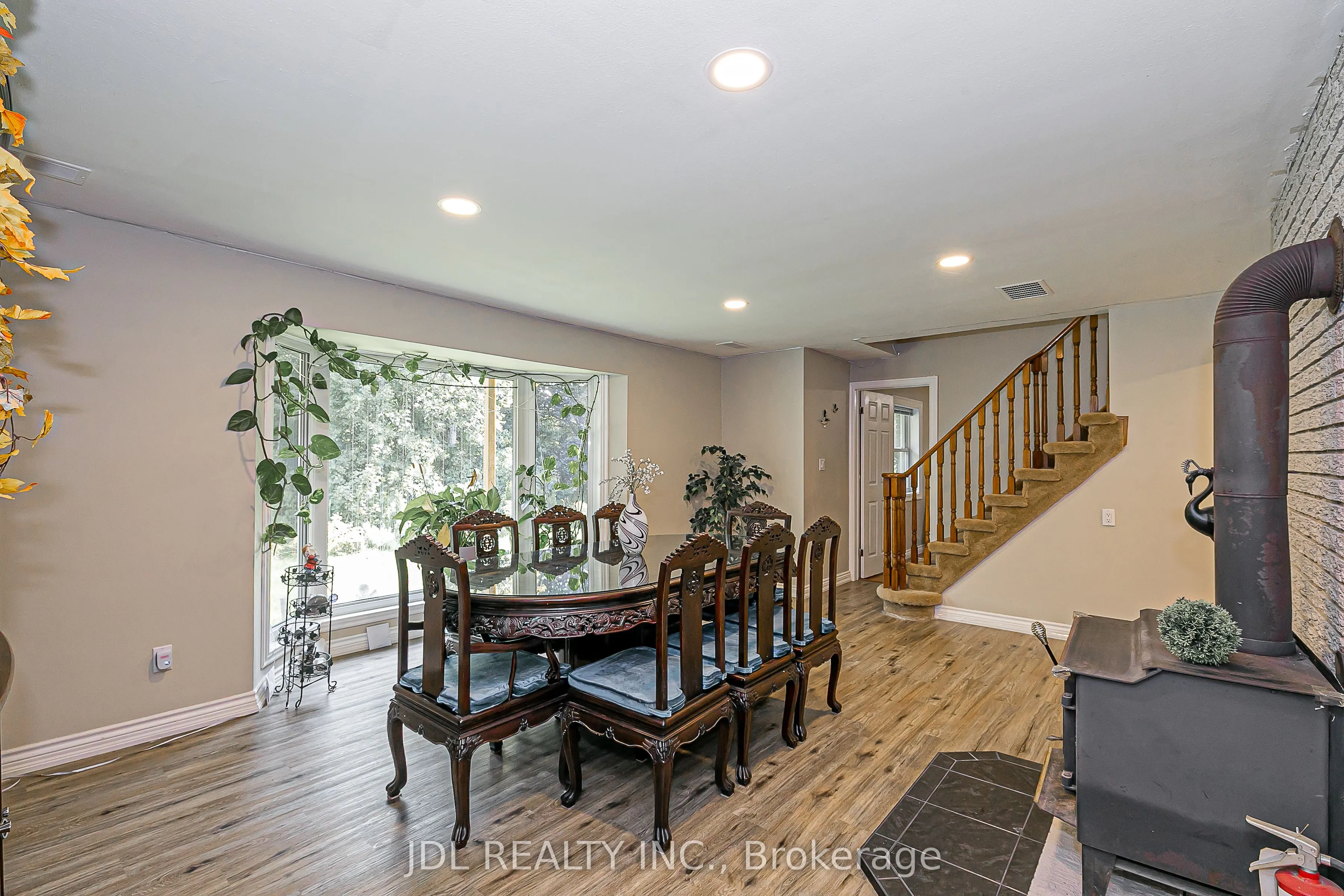 65 Grandview Street N
