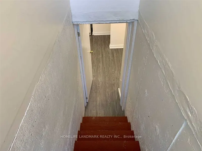 8 Big Red Avenue, #Lower