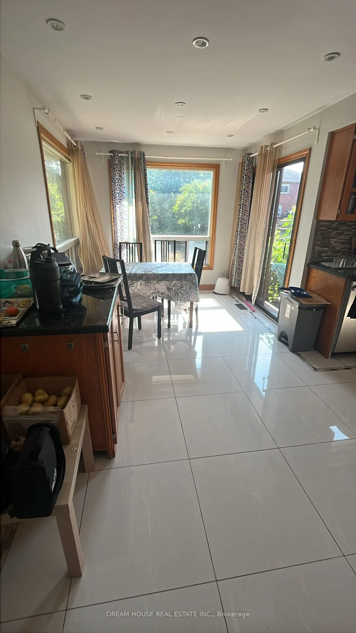 176 Conlins Road, #Main