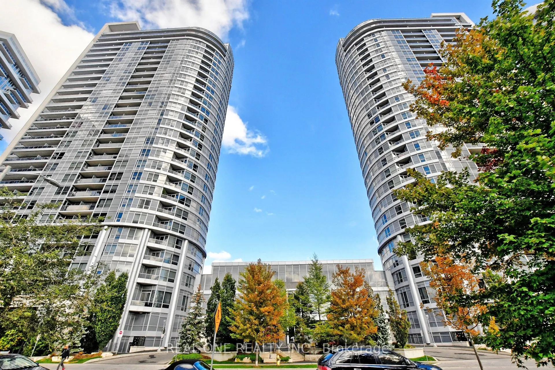 151 Village Green Square, #1008