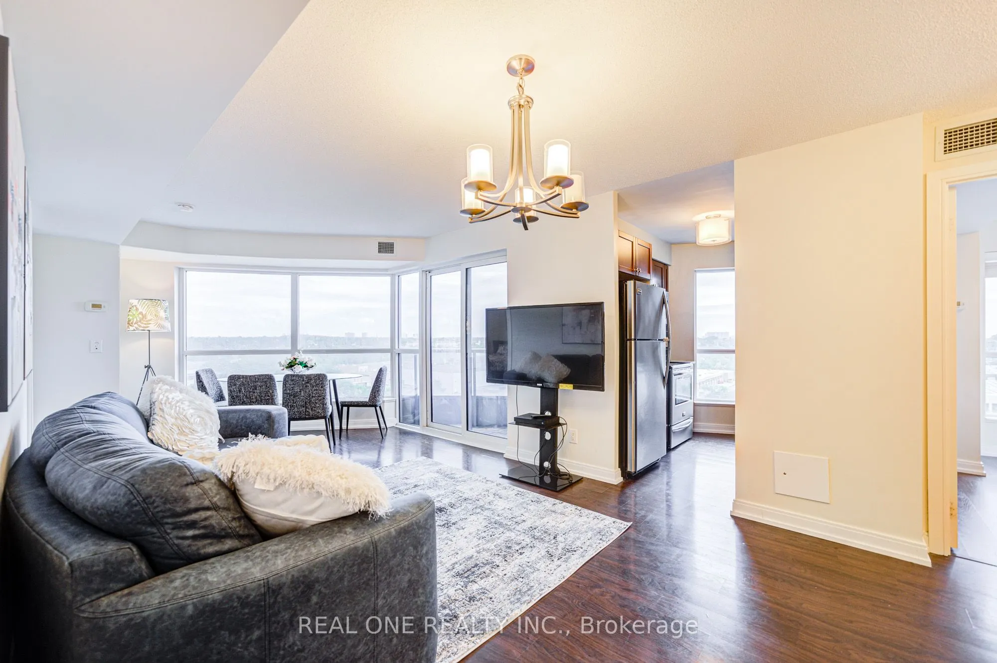 151 Village Green Square, #1008