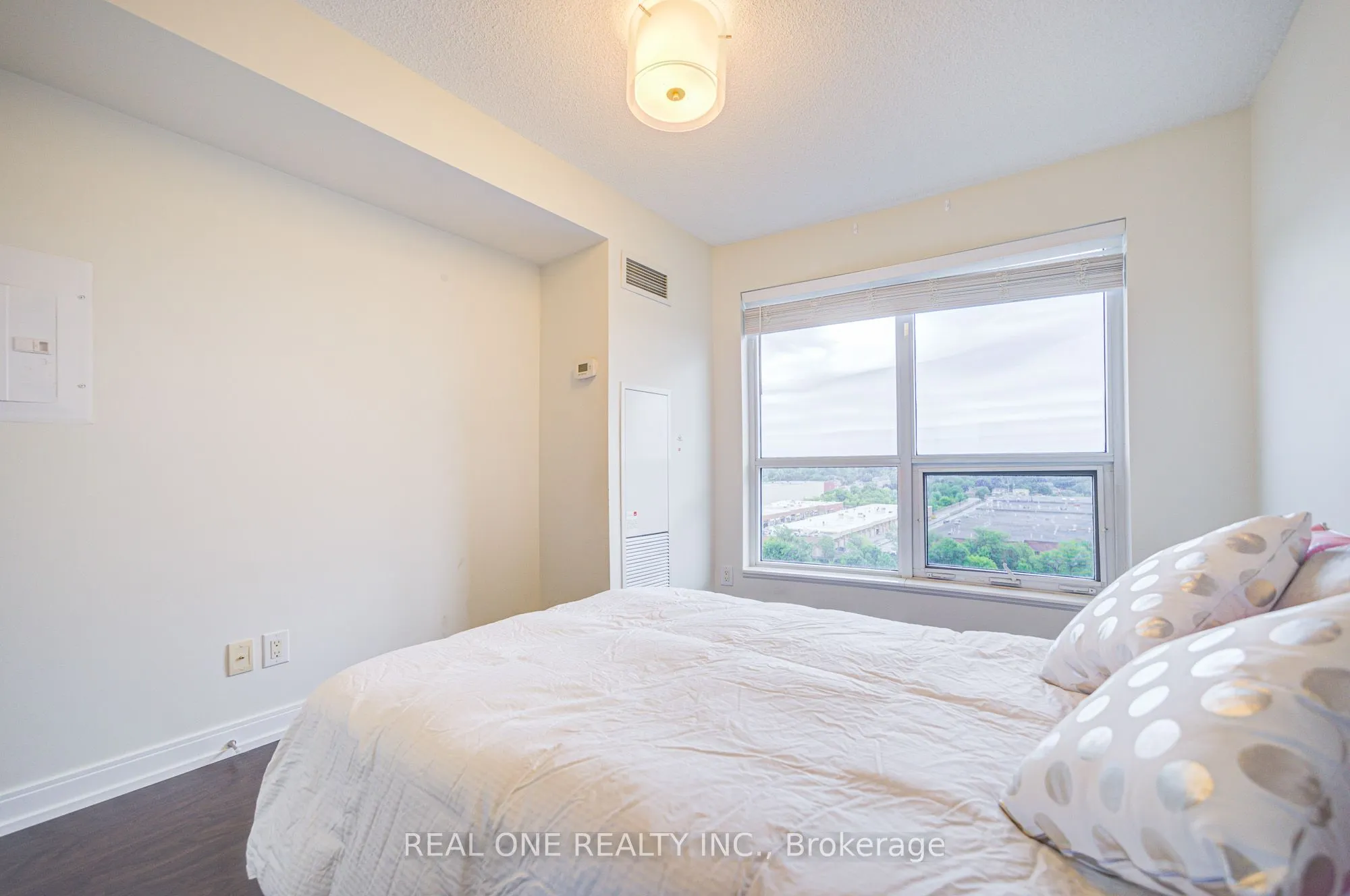 151 Village Green Square, #1008