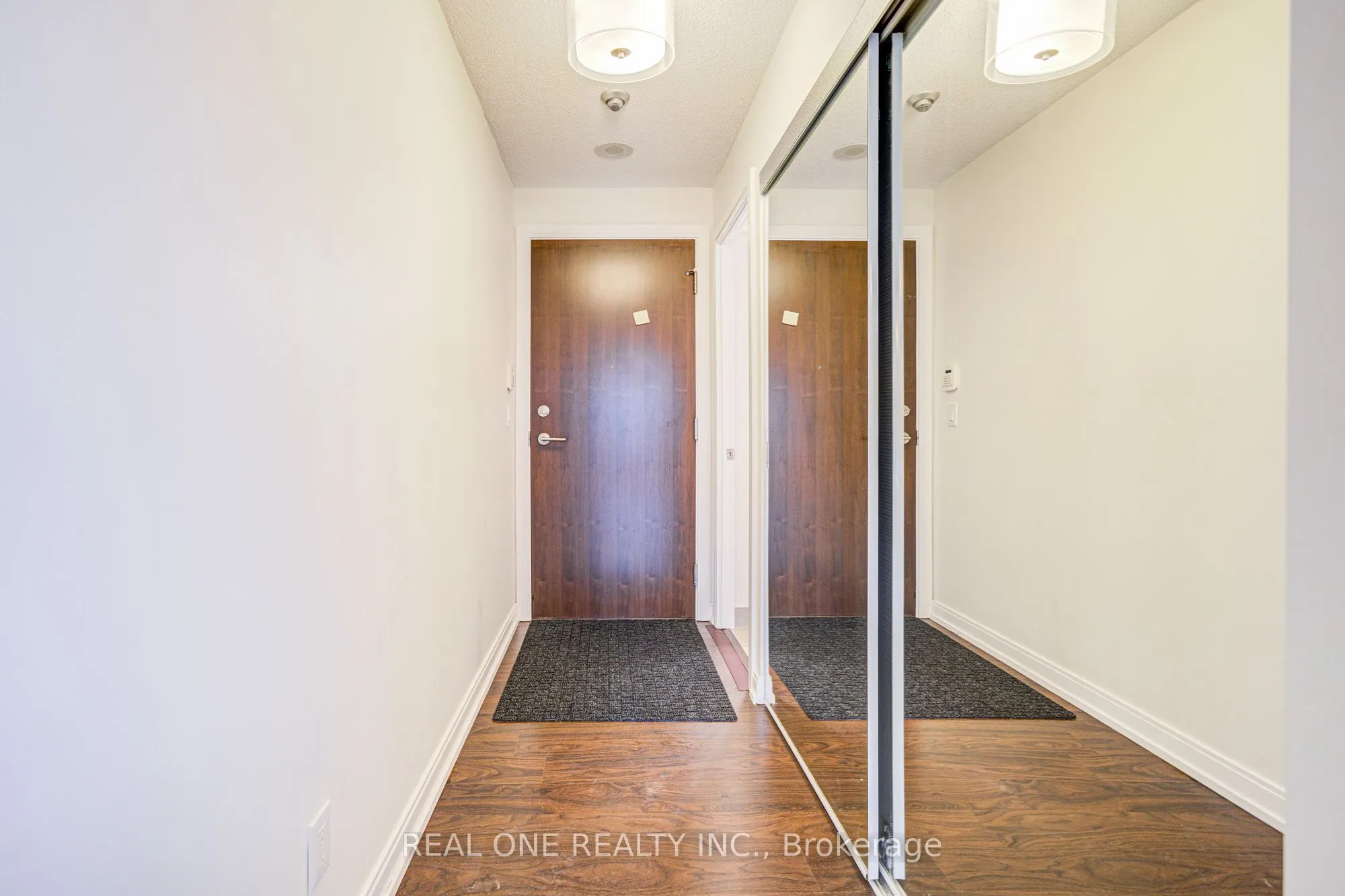 151 Village Green Square, #1008