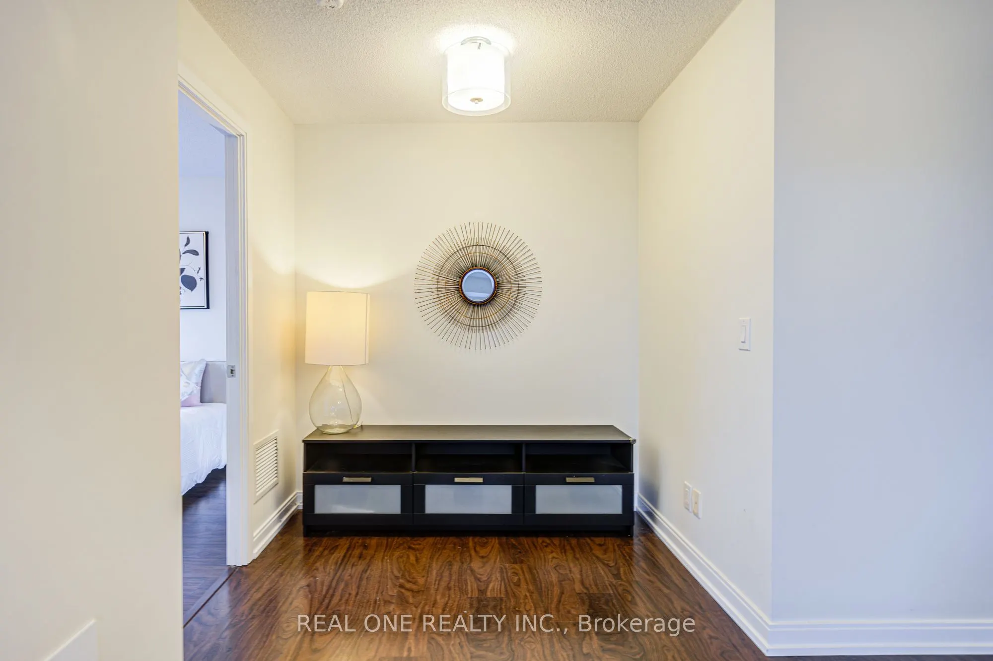 151 Village Green Square, #1008