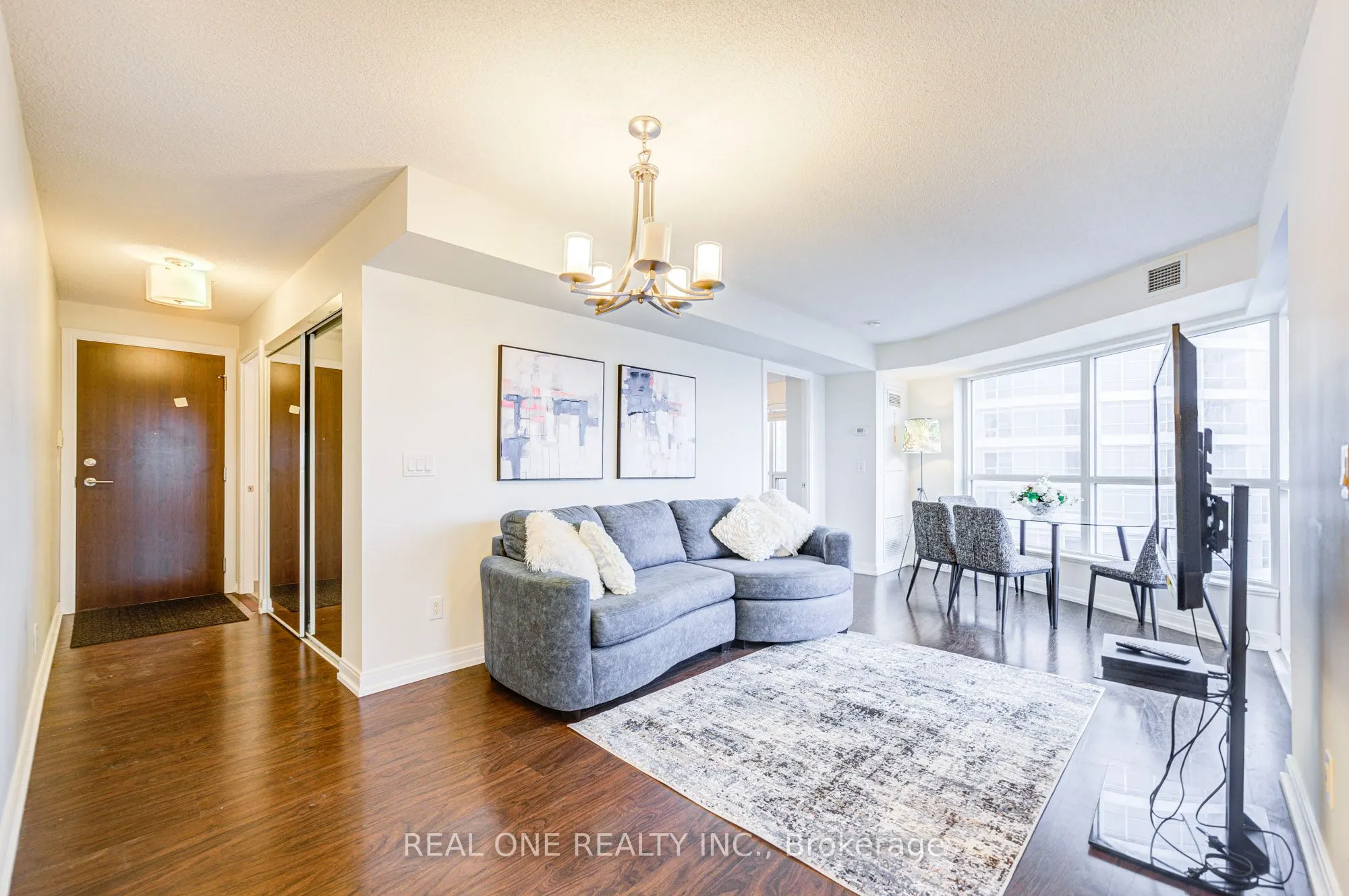 151 Village Green Square, #1008