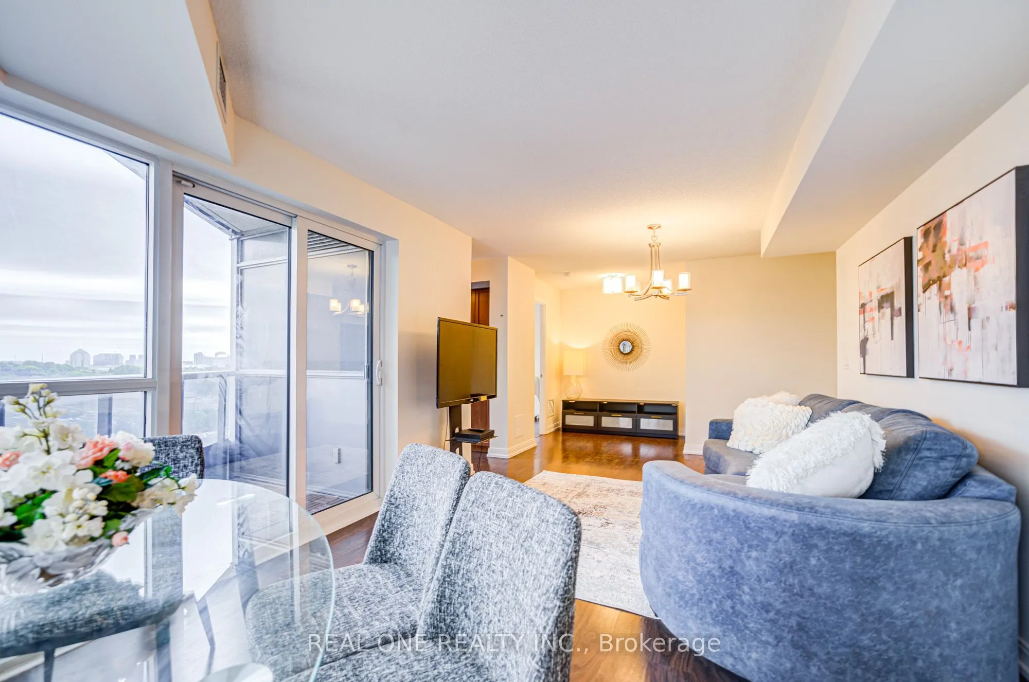 151 Village Green Square, #1008