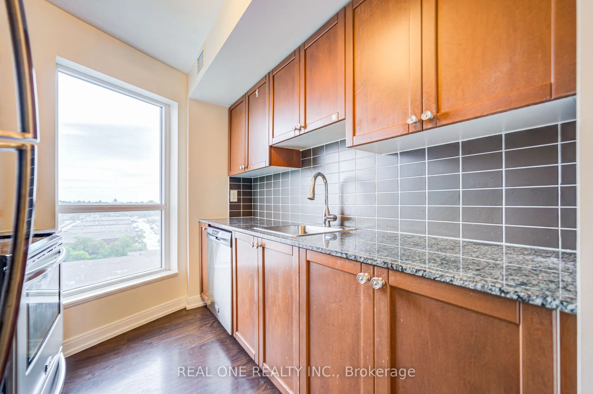 151 Village Green Square, #1008