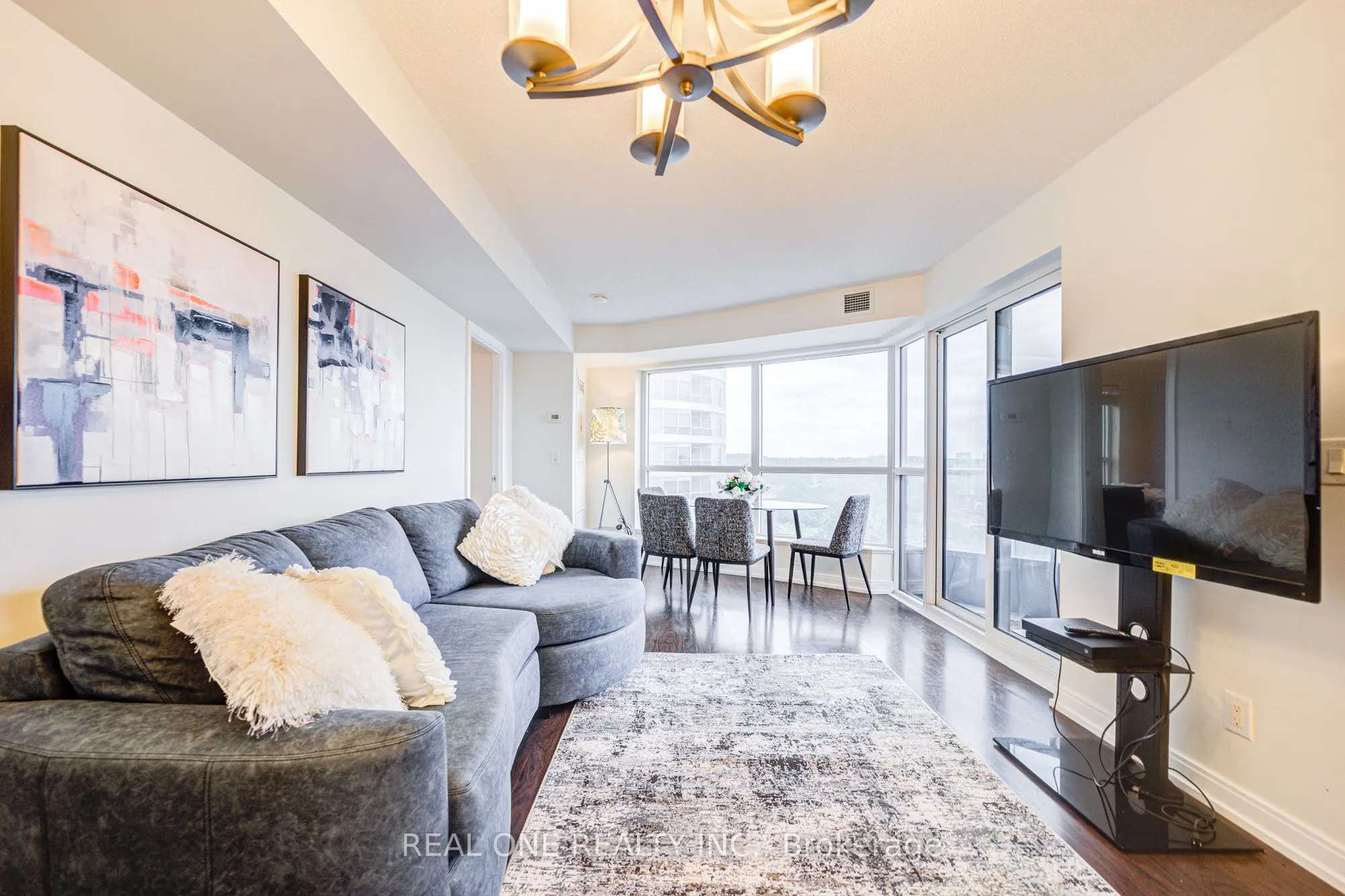 151 Village Green Square, #1008
