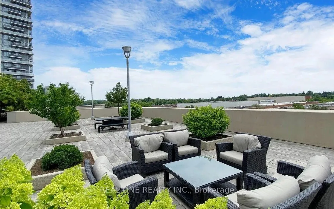 151 Village Green Square, #1008