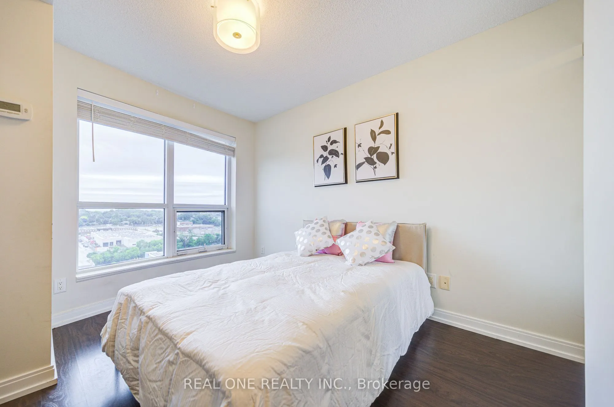 151 Village Green Square, #1008