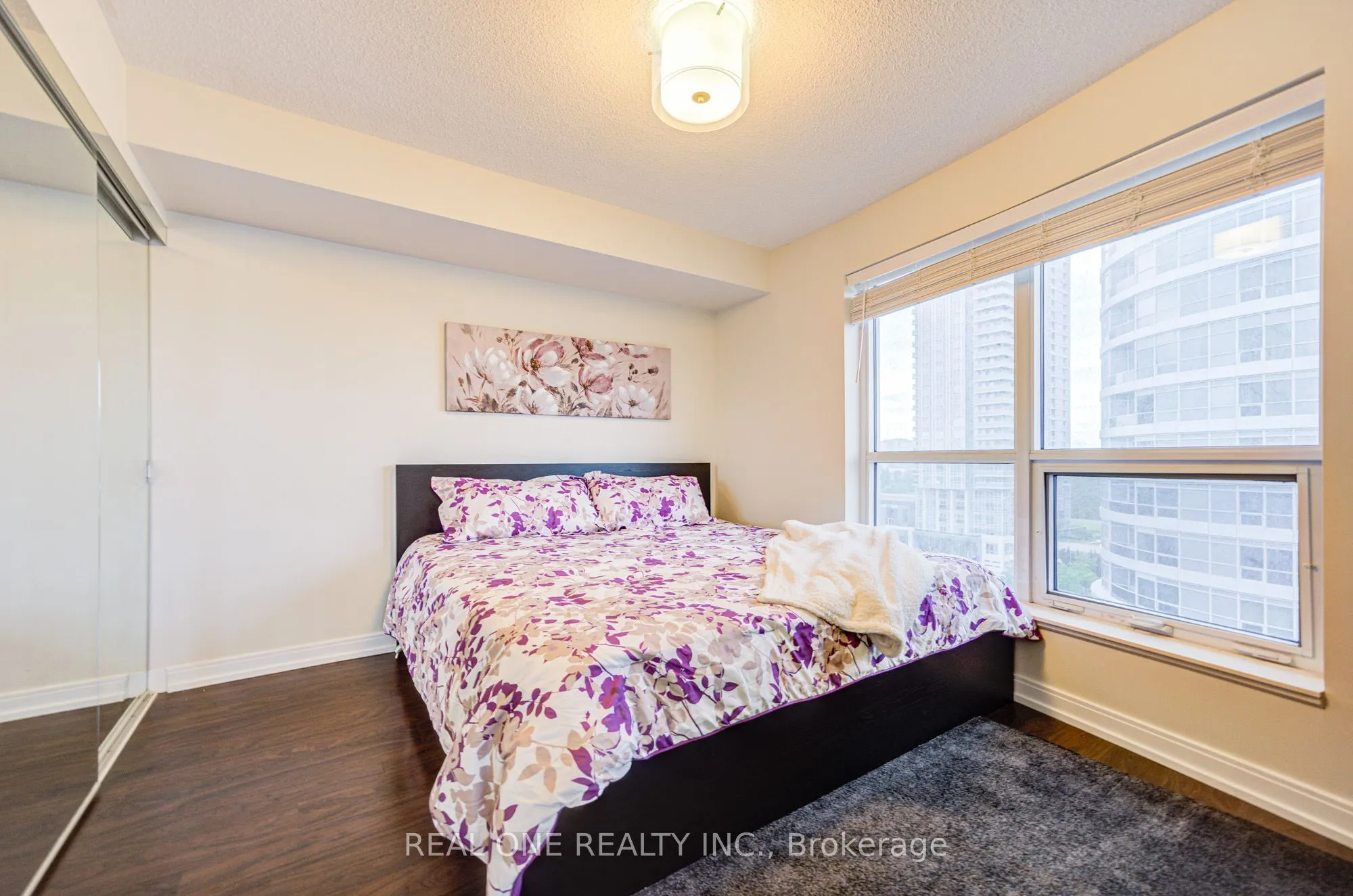 151 Village Green Square, #1008