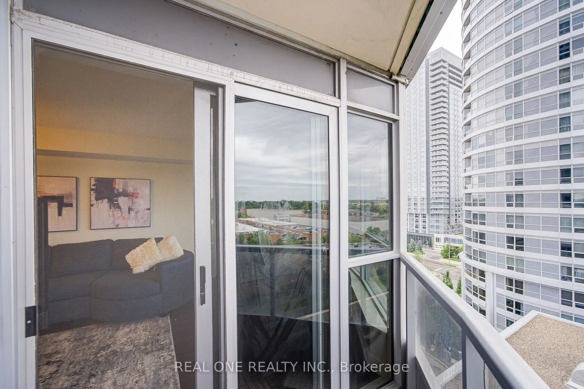 151 Village Green Square, #1008