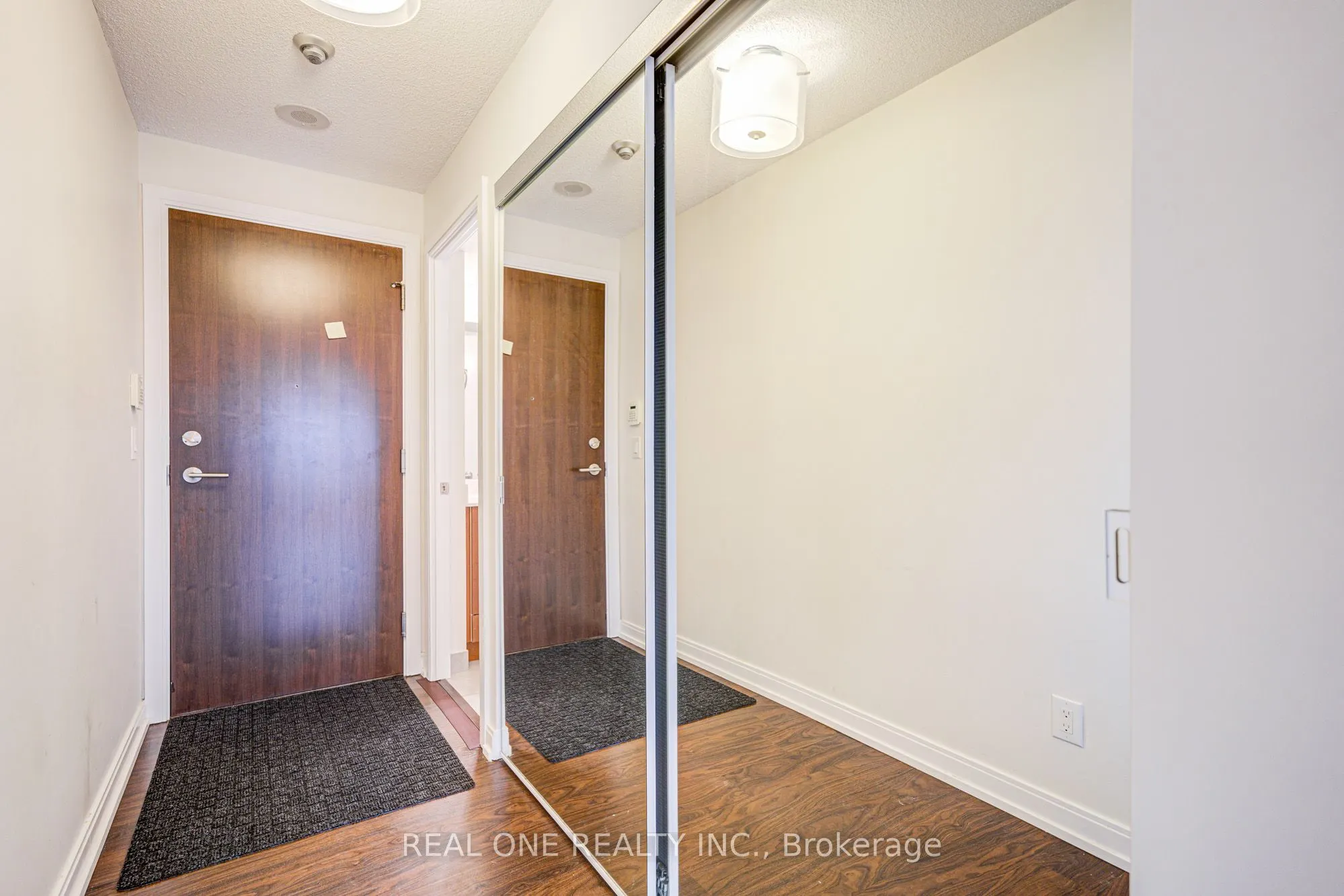 151 Village Green Square, #1008
