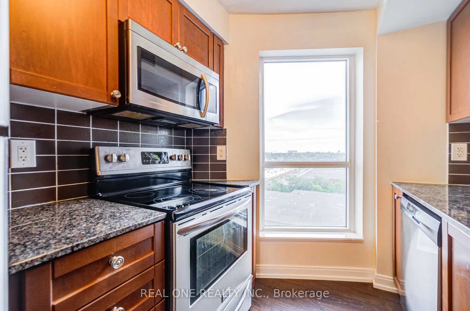 151 Village Green Square, #1008