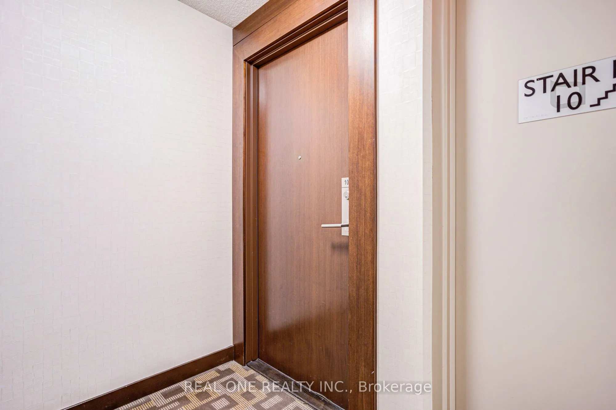 151 Village Green Square, #1008