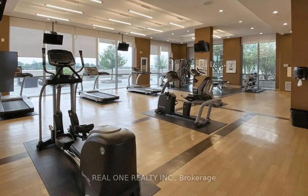 151 Village Green Square, #1008
