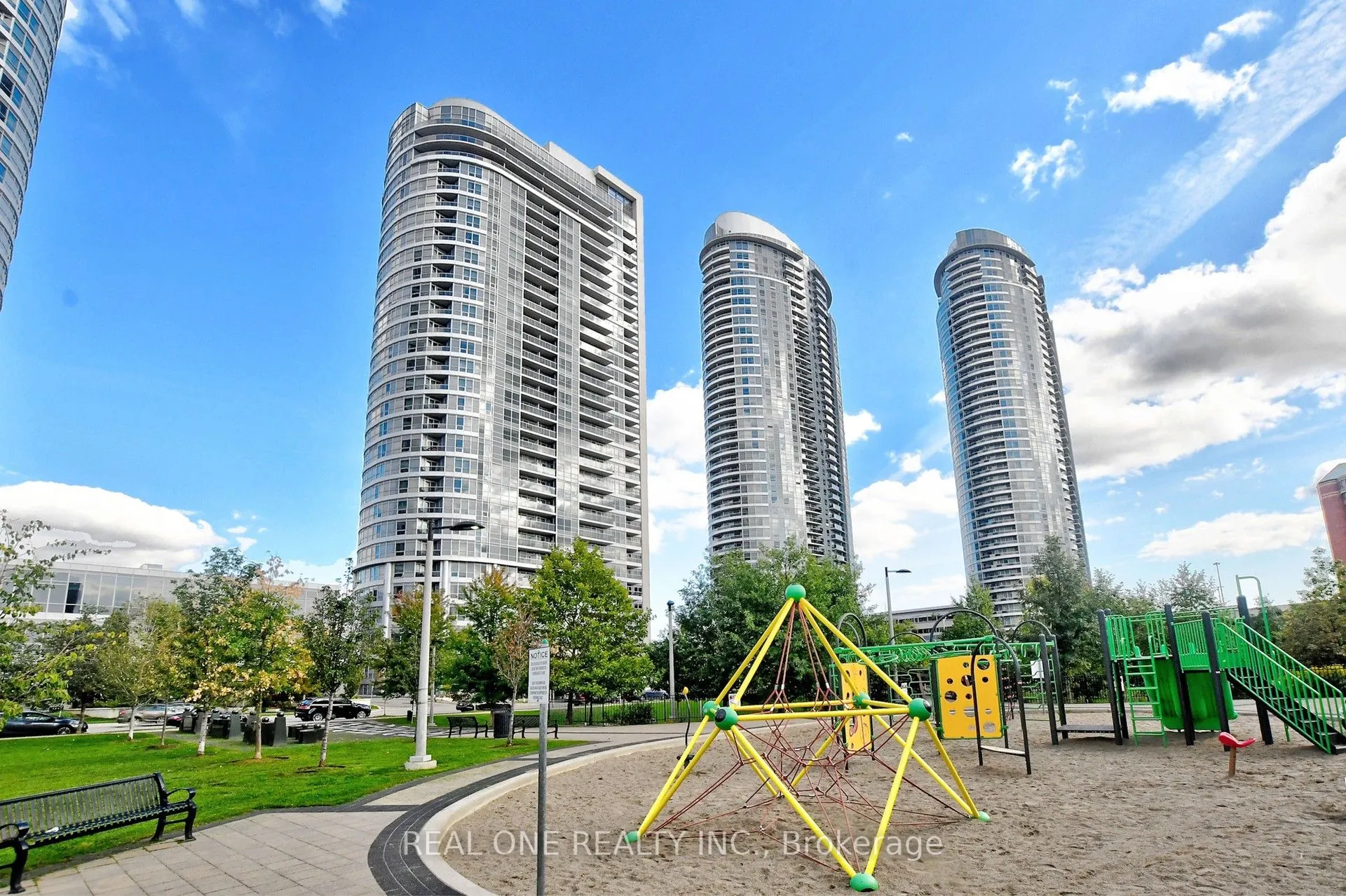 151 Village Green Square, #1008