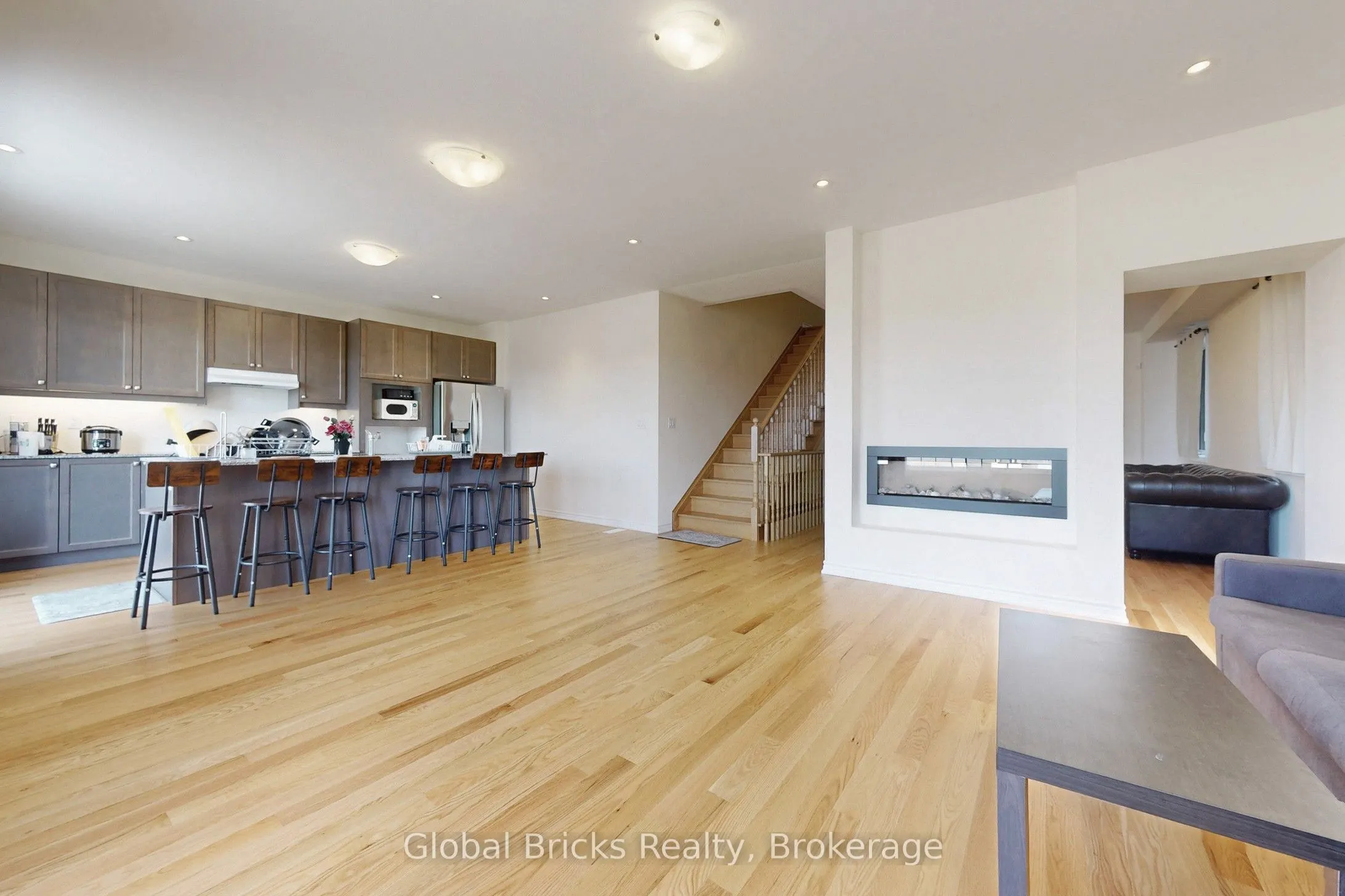 941 Rexton Drive