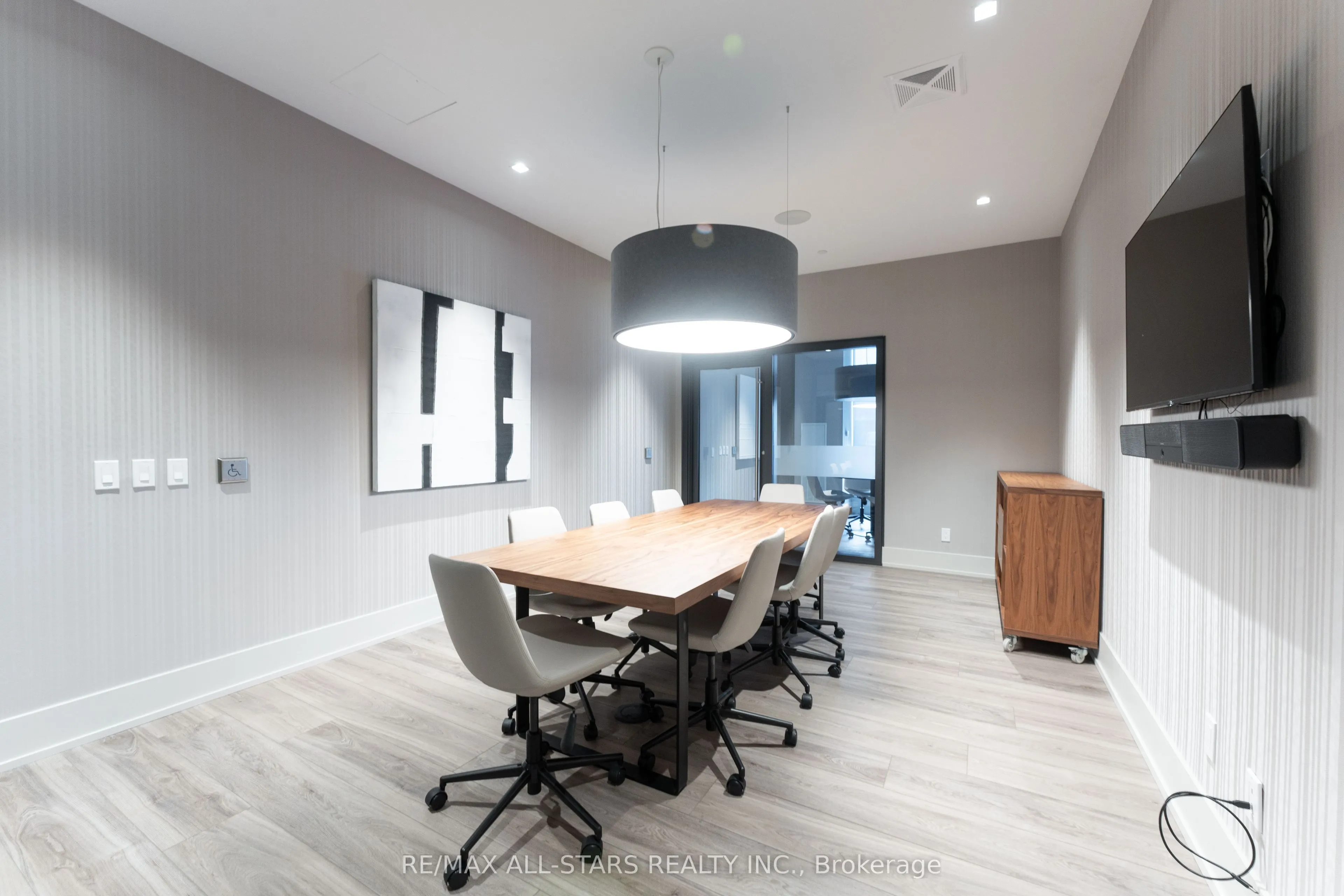 286 Main Street, #2210
