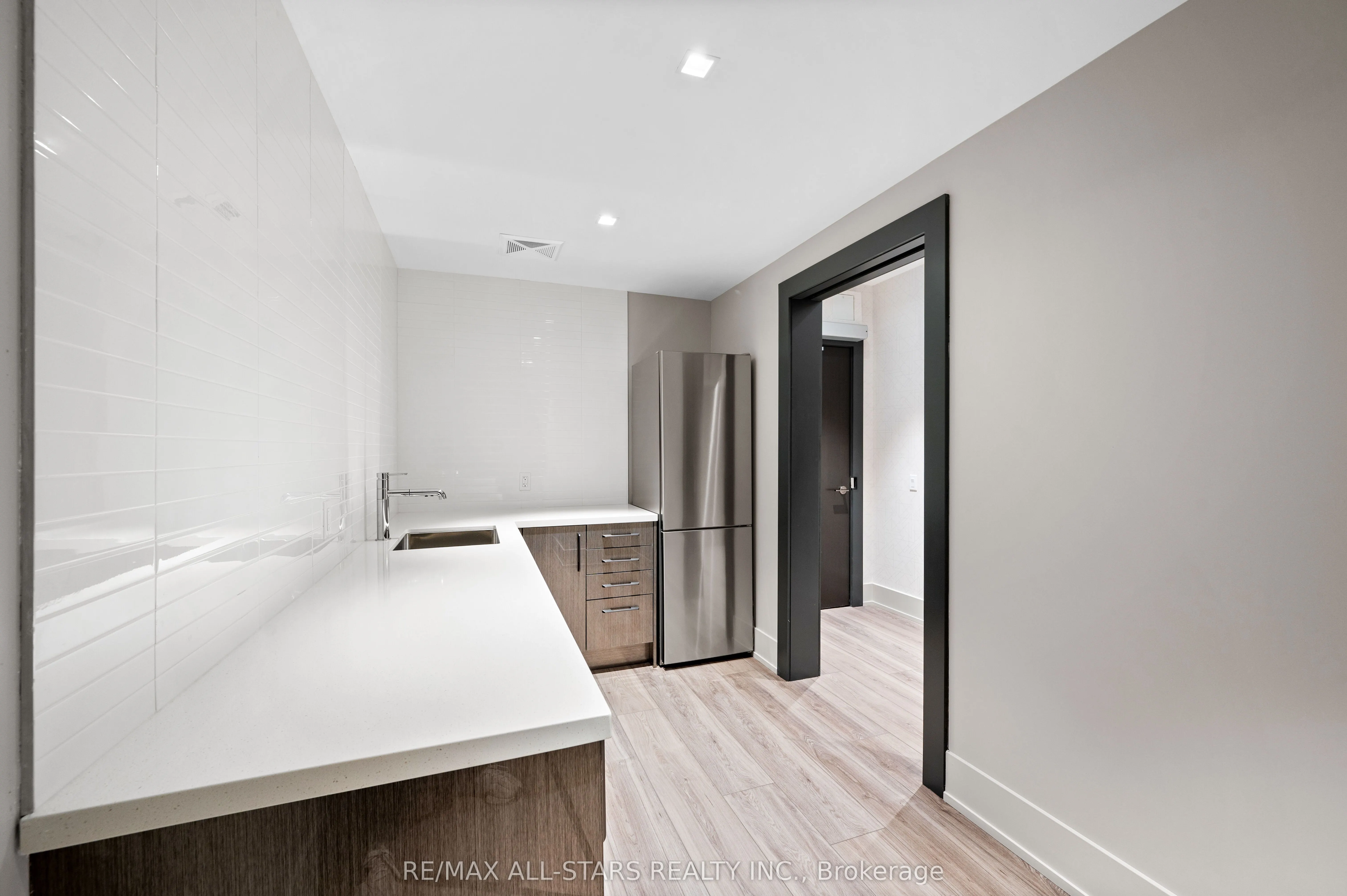 286 Main Street, #2210
