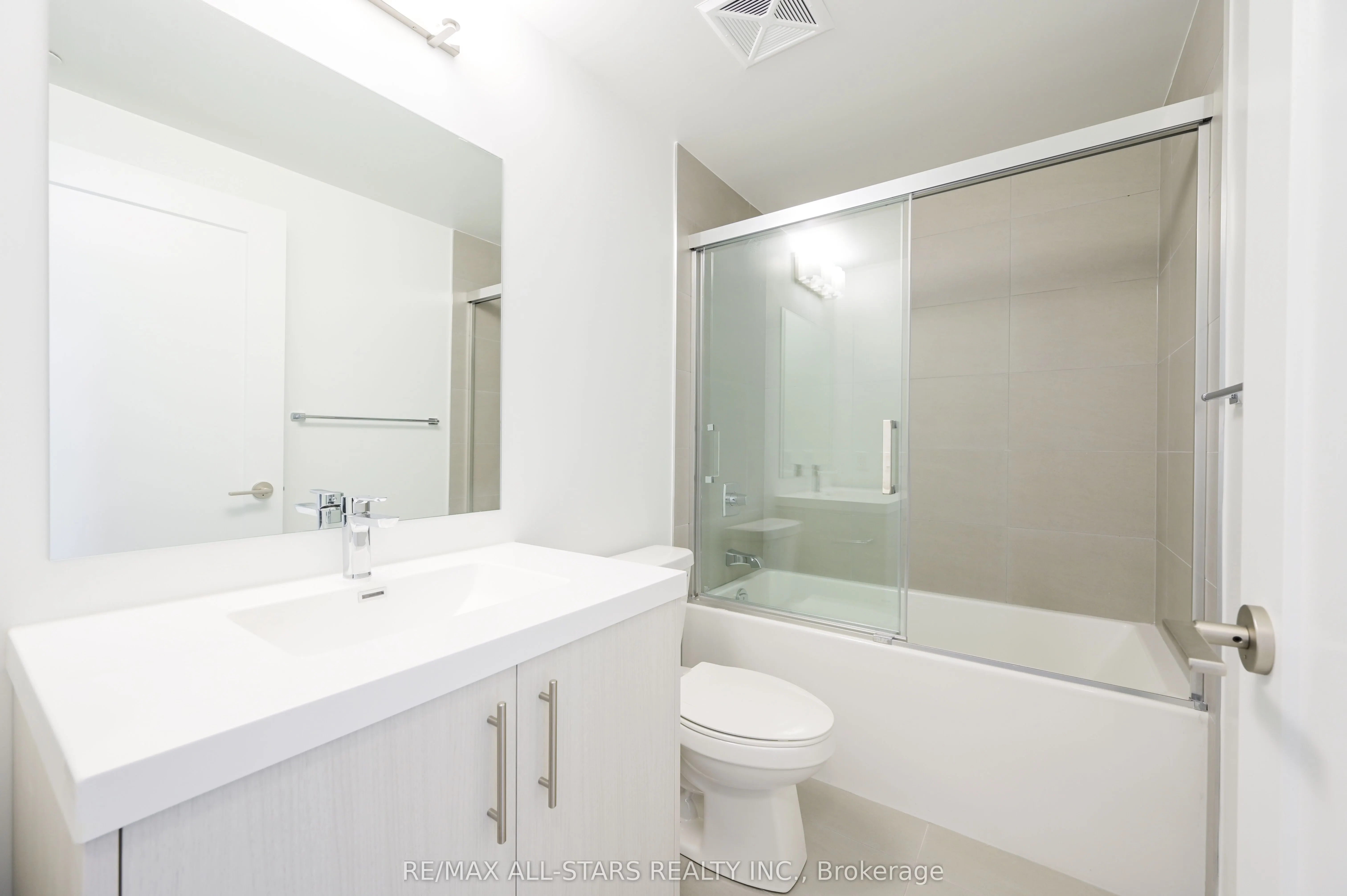 286 Main Street, #2210