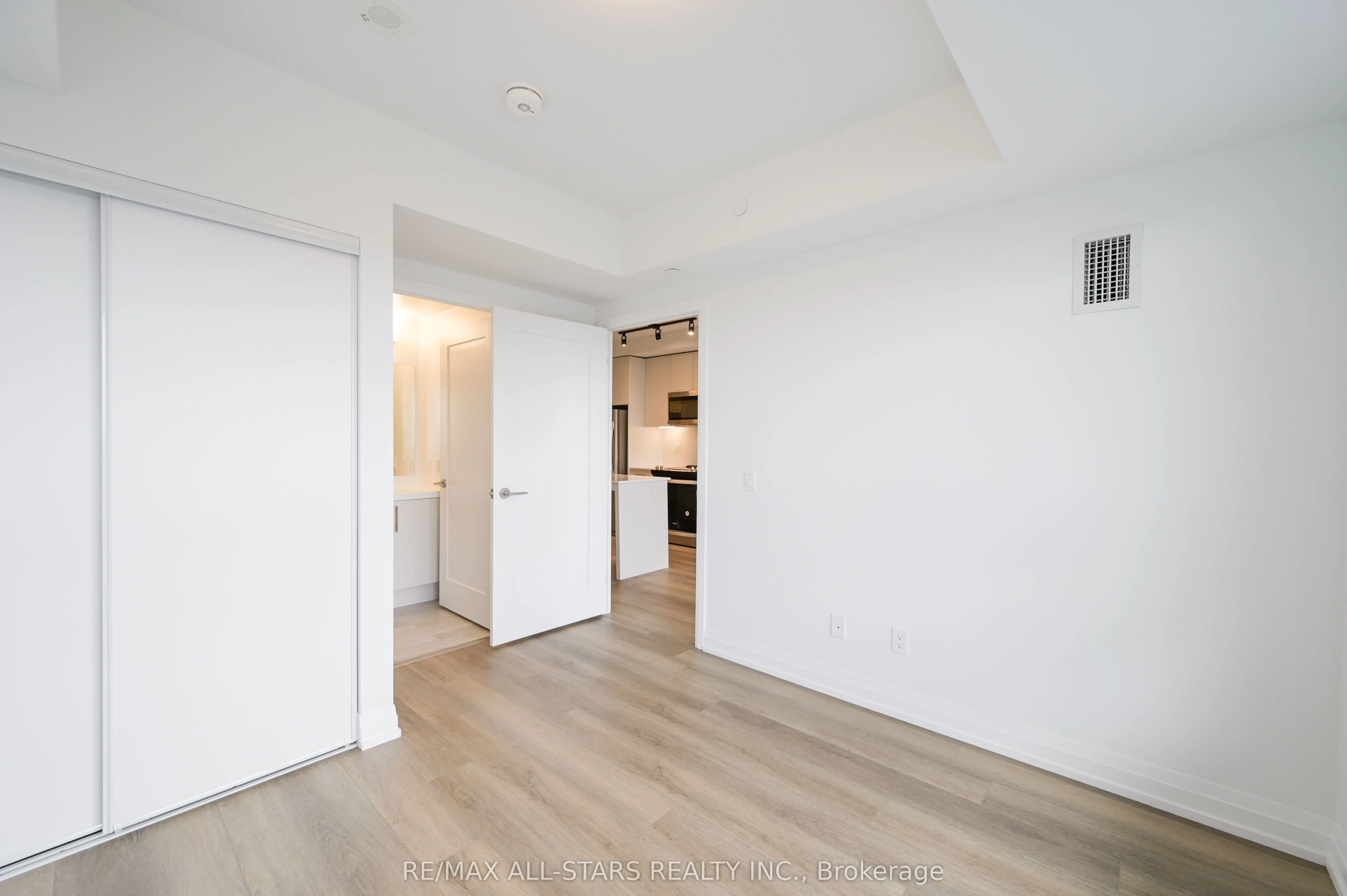286 Main Street, #2210