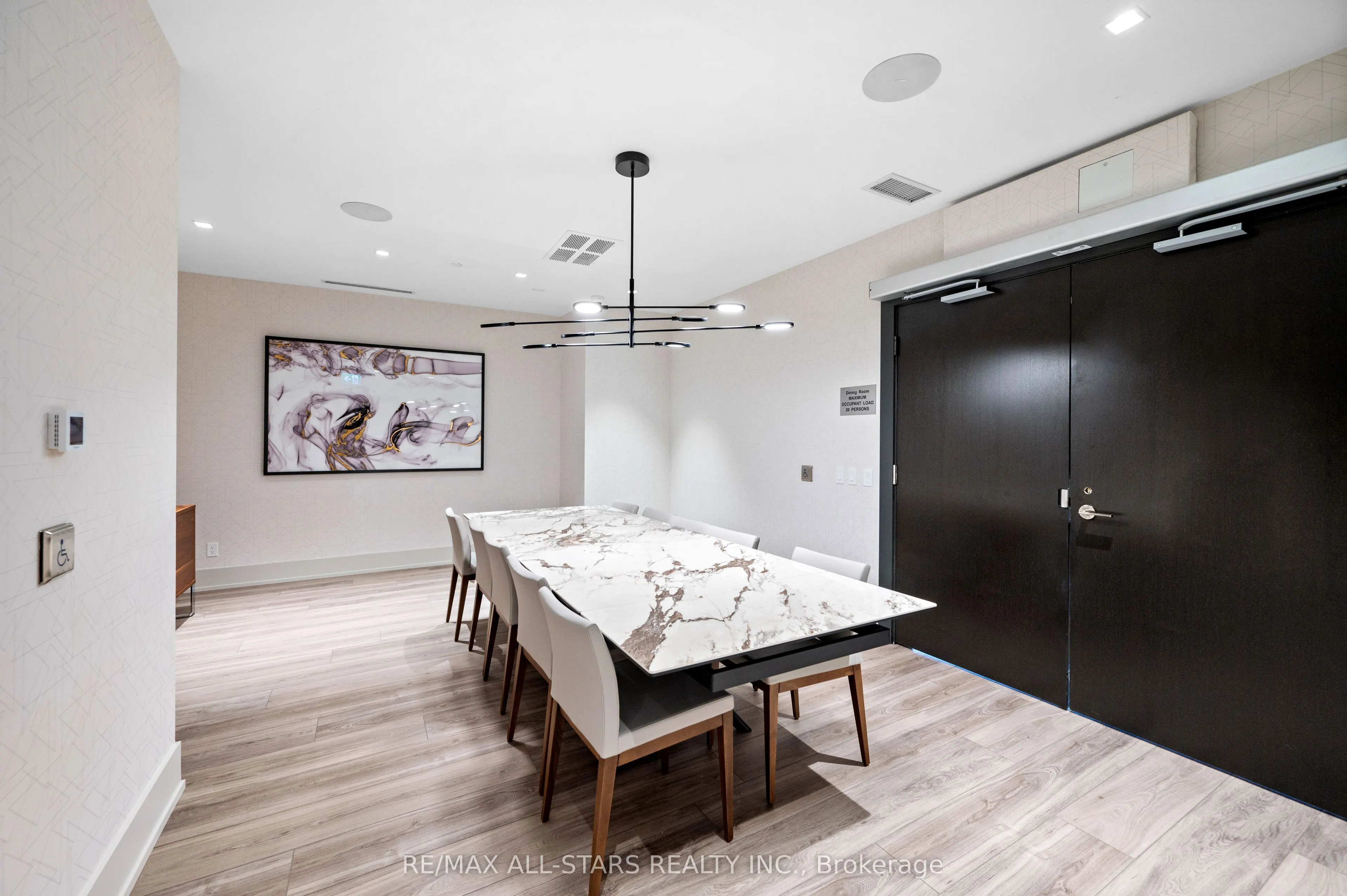 286 Main Street, #2210