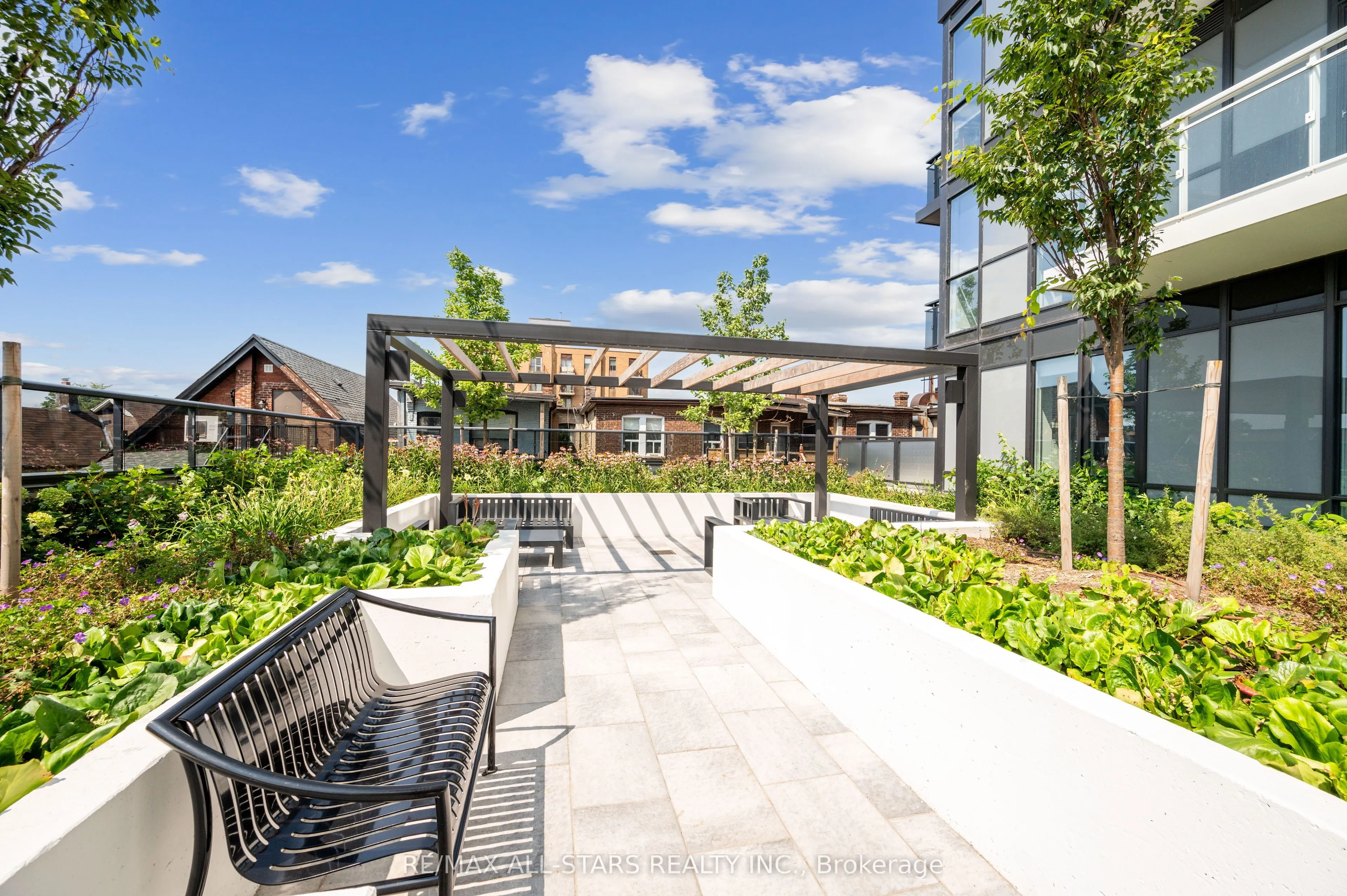 286 Main Street, #2210