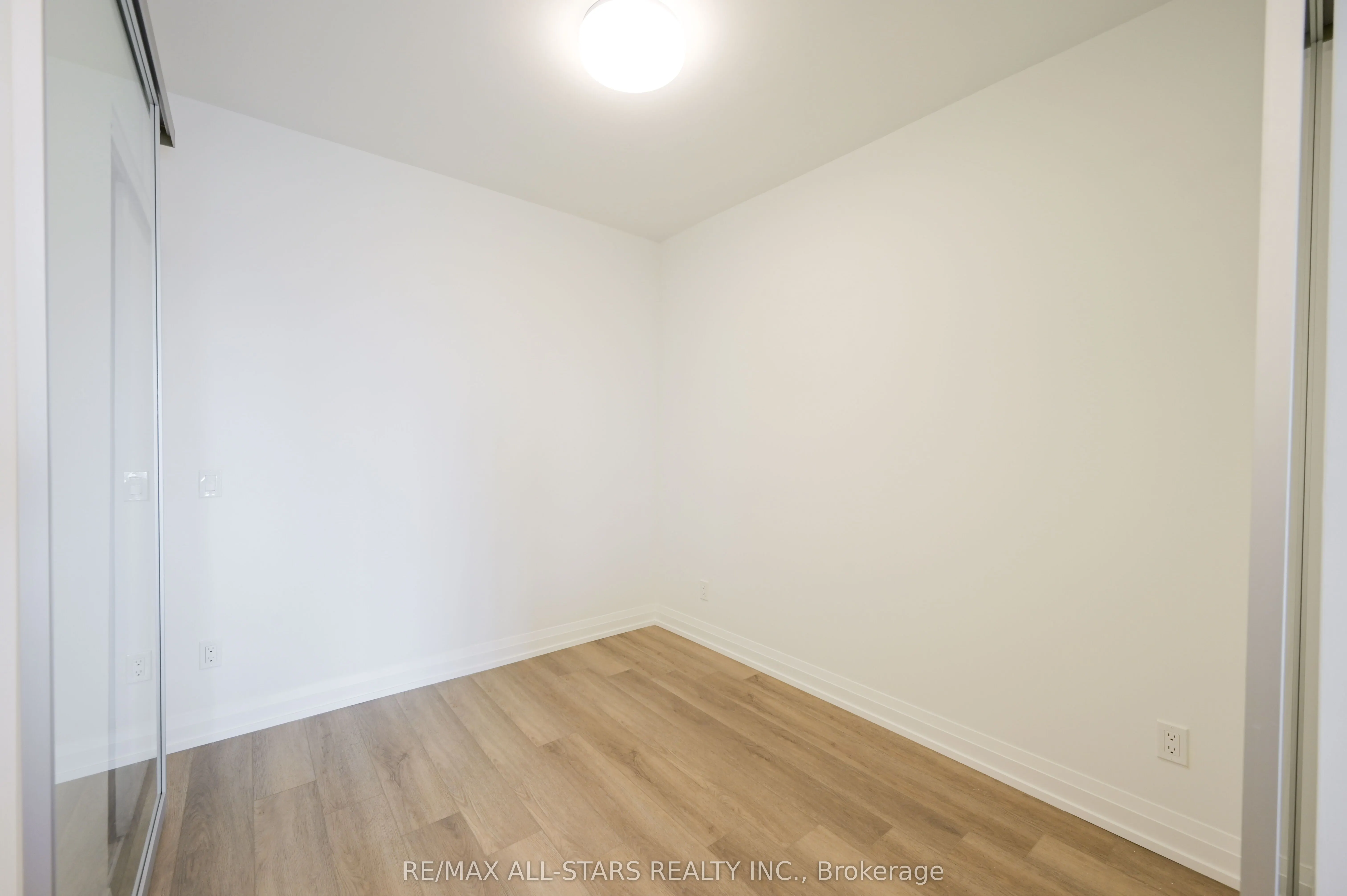 286 Main Street, #2210