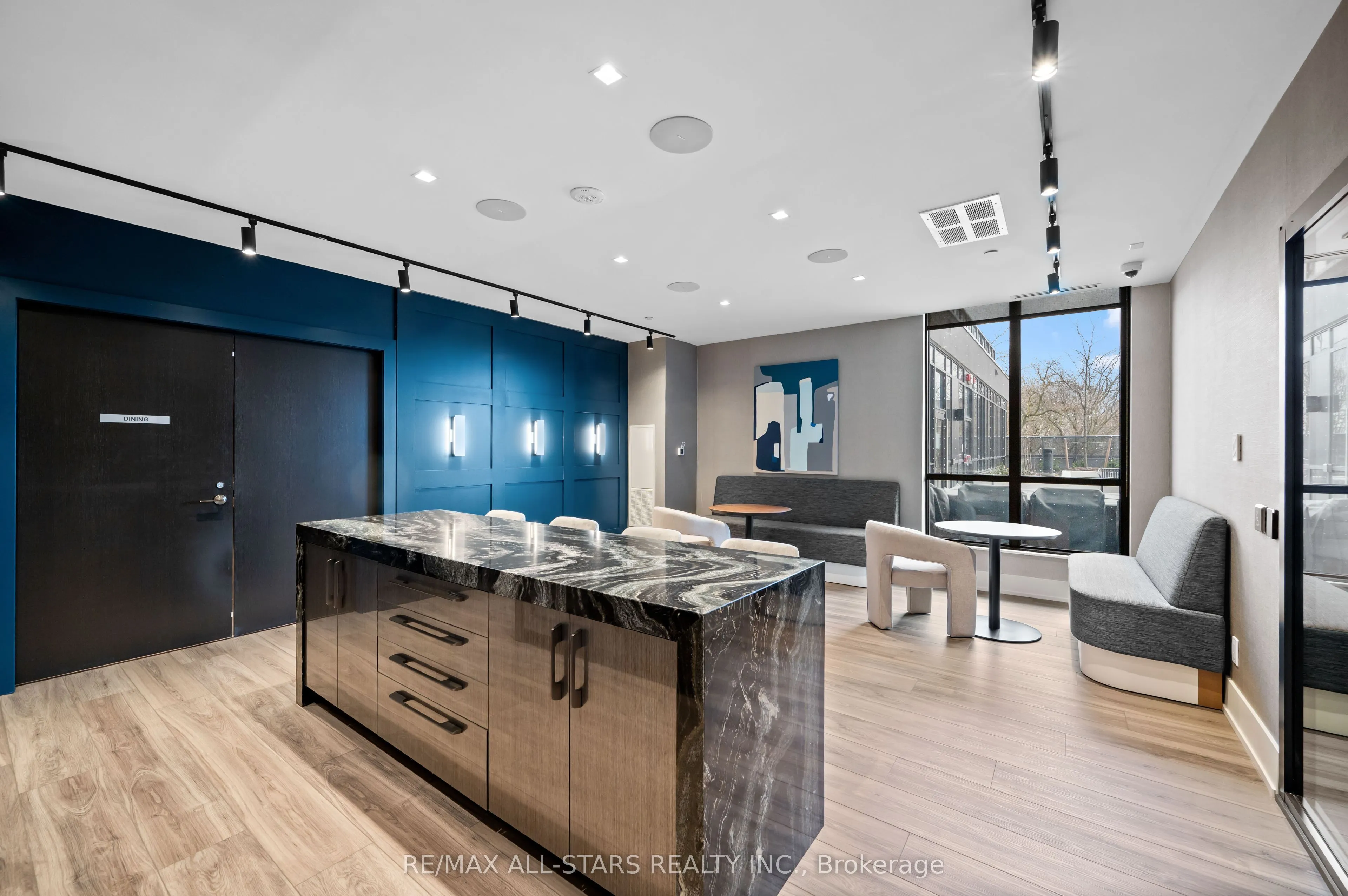 286 Main Street, #2210