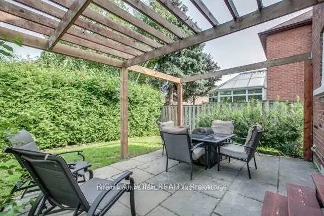 28 Hettersley Drive N